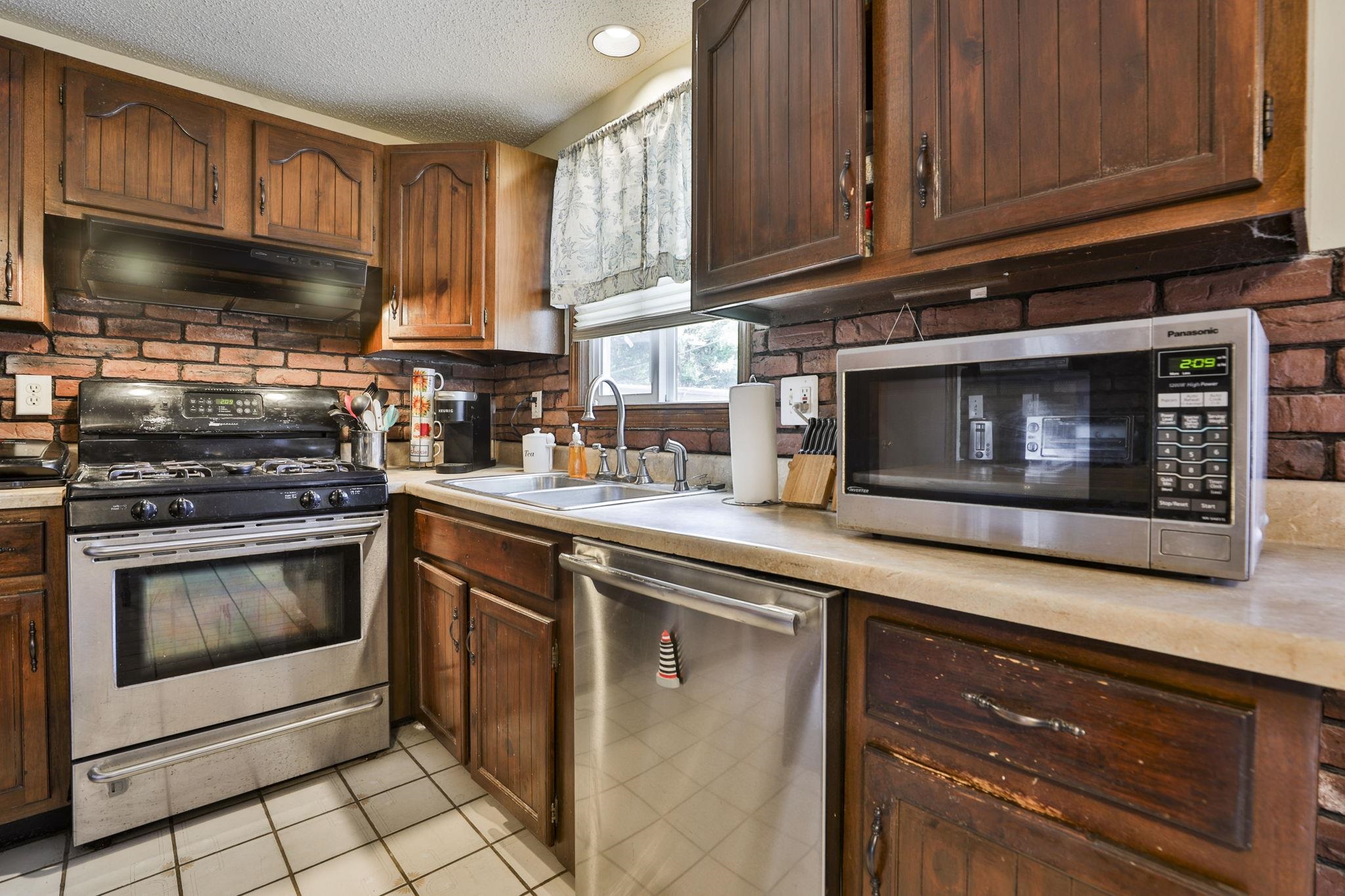 160 West Hollis Street Property Photo 14