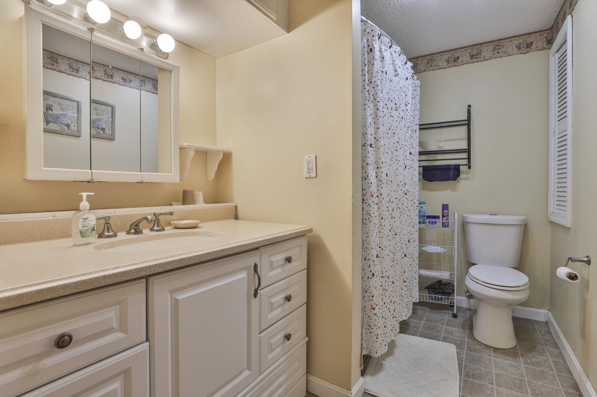 160 West Hollis Street Property Photo 16