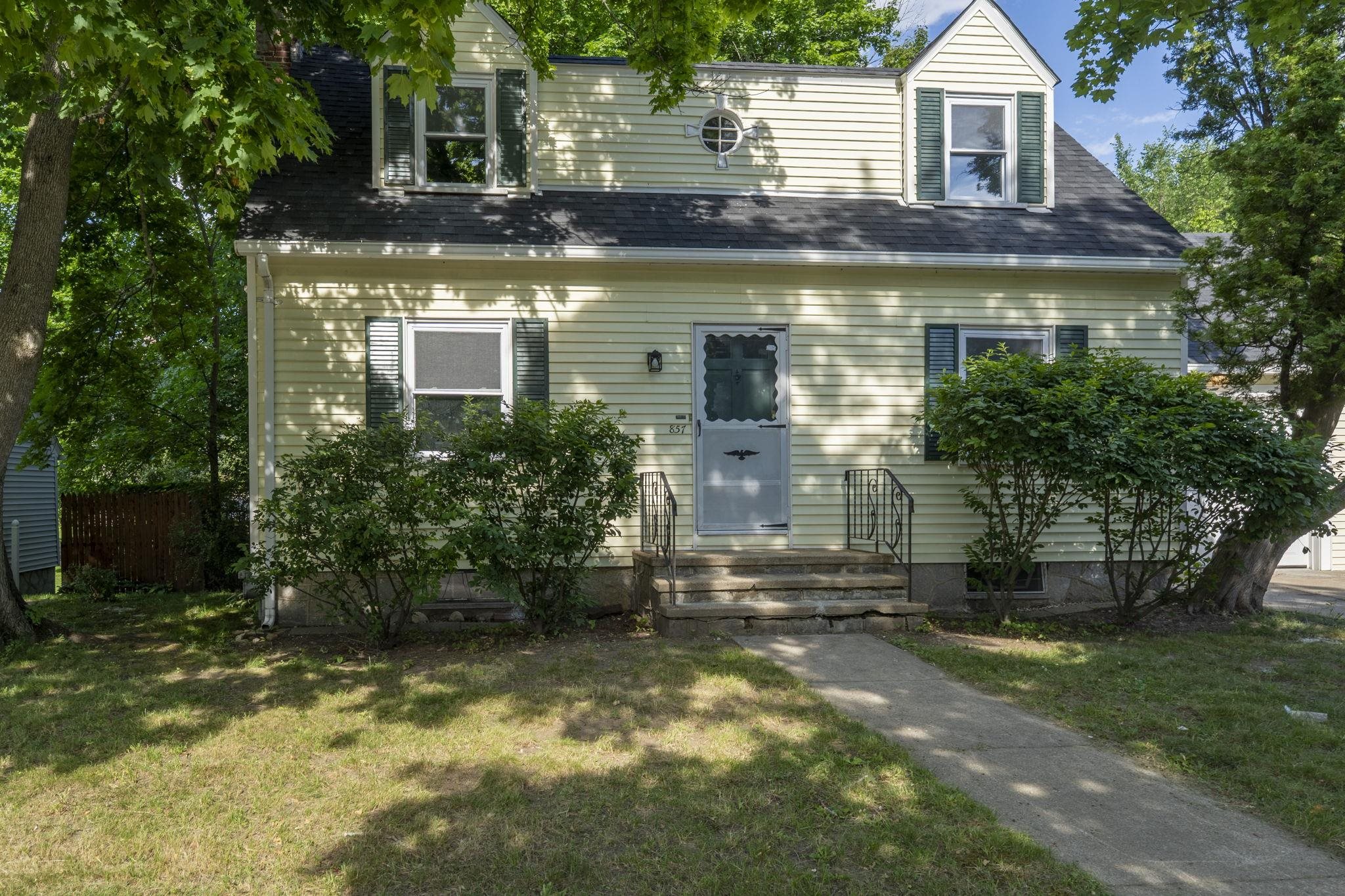857 Union Street Property Photo 2