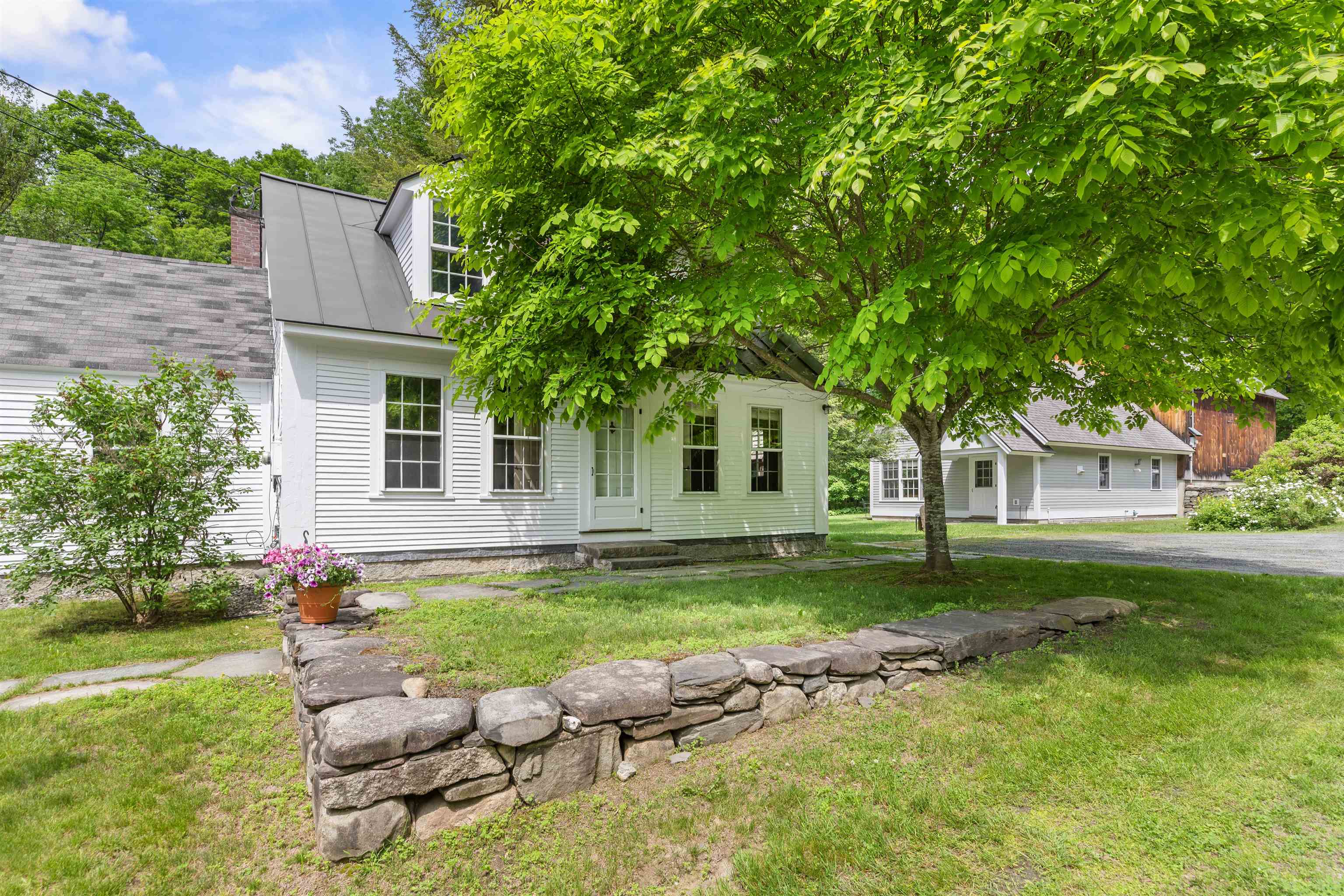 323 Turnpike Road Property Photo 1