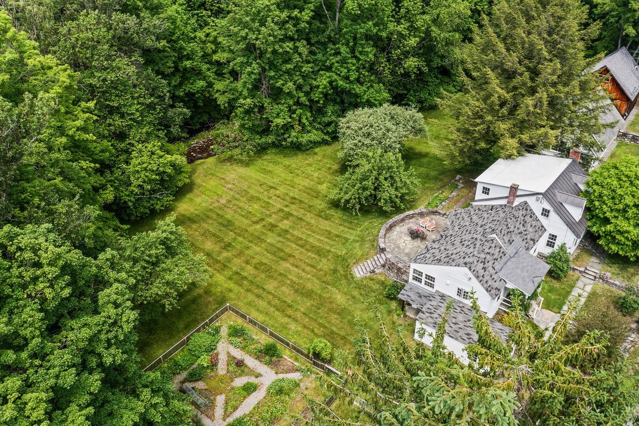 323 Turnpike Road Property Photo 5