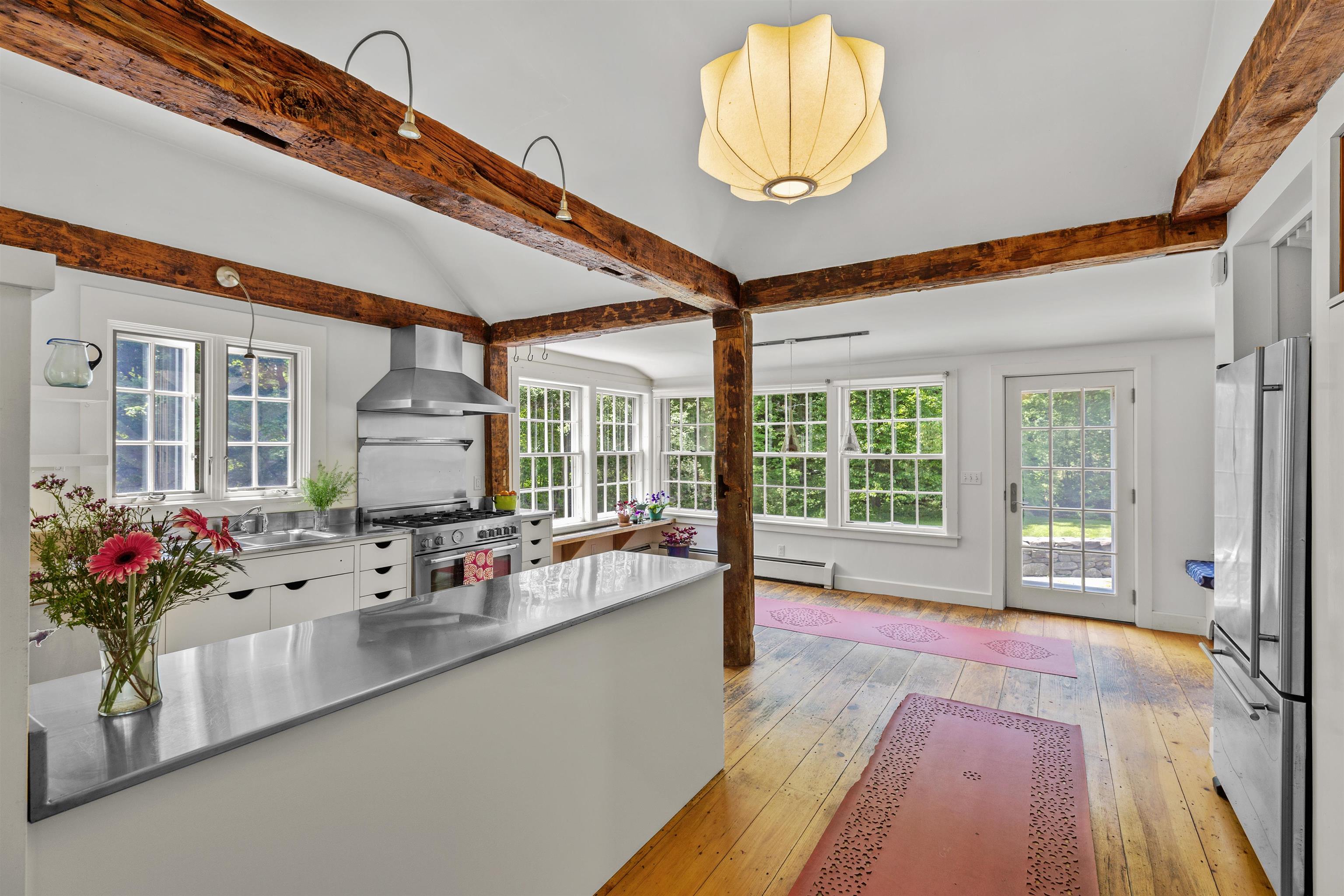 323 Turnpike Road Property Photo 6