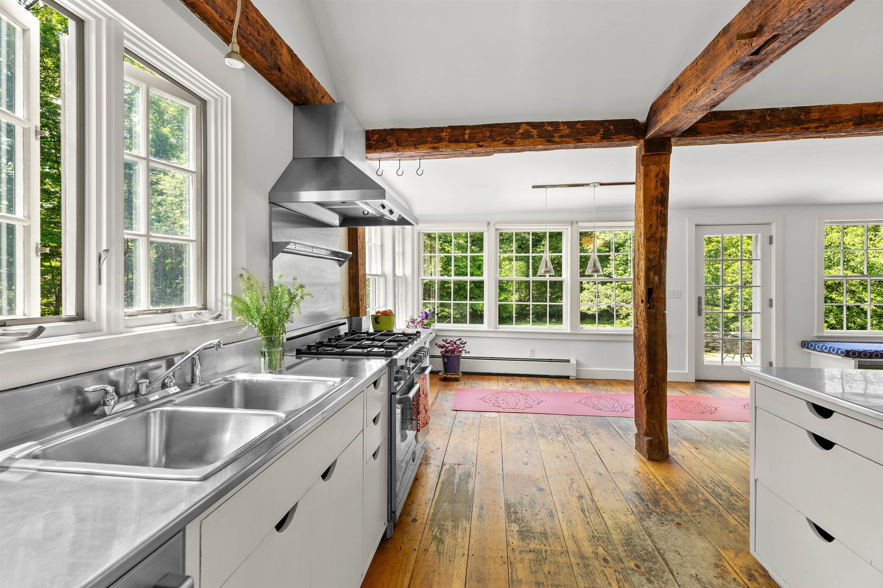 323 Turnpike Road Property Photo 8