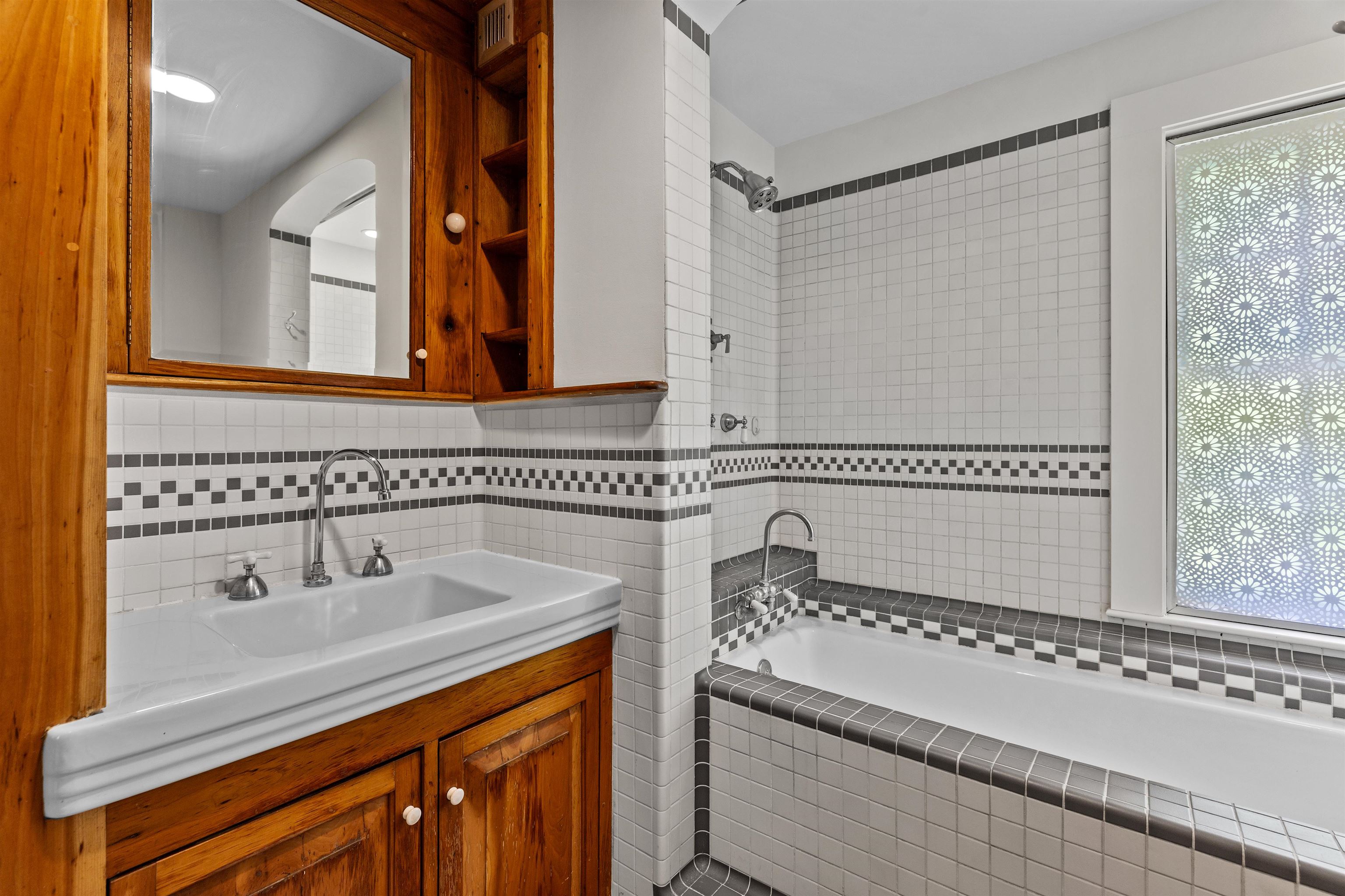 323 Turnpike Road Property Photo 24