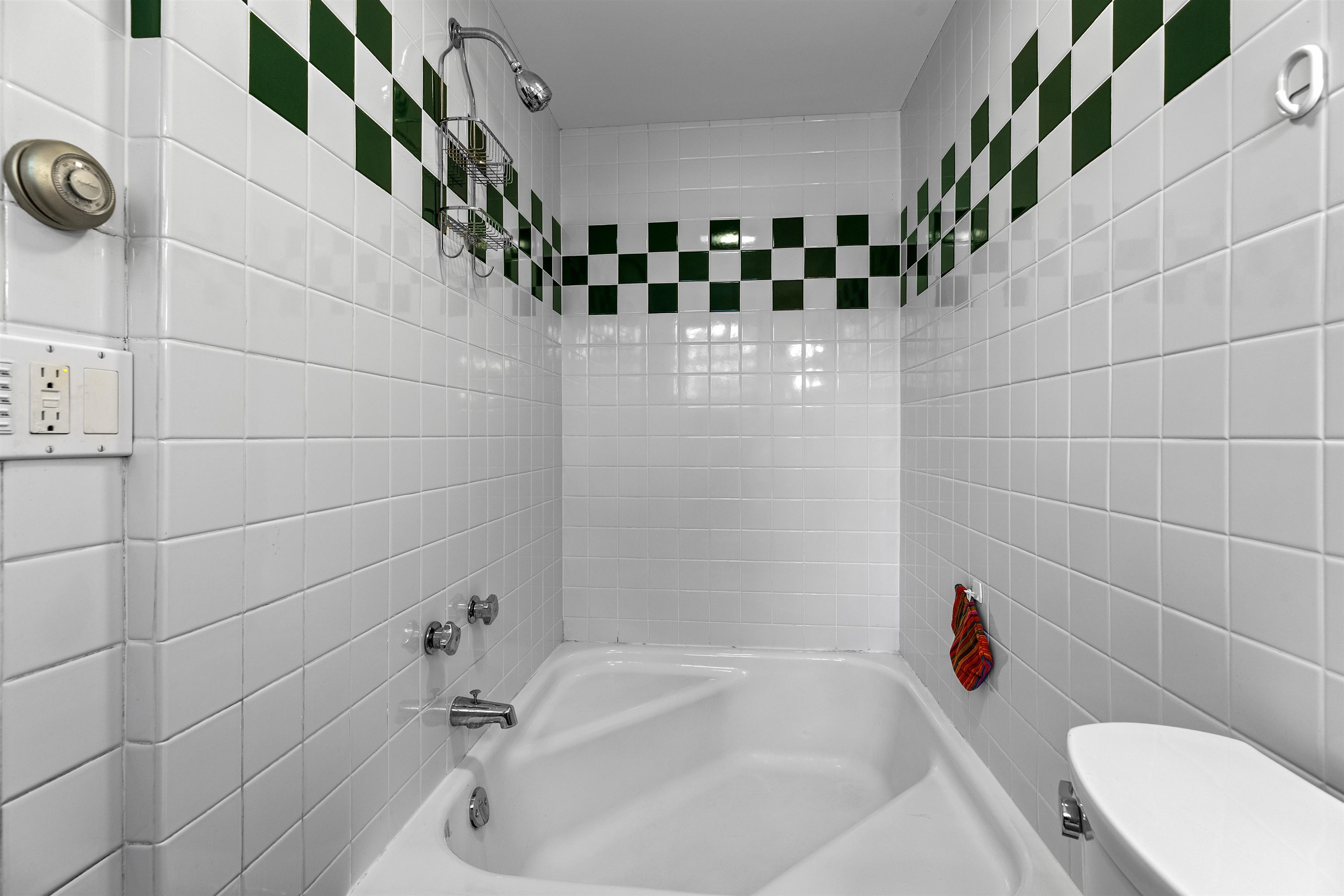 323 Turnpike Road Property Photo 28