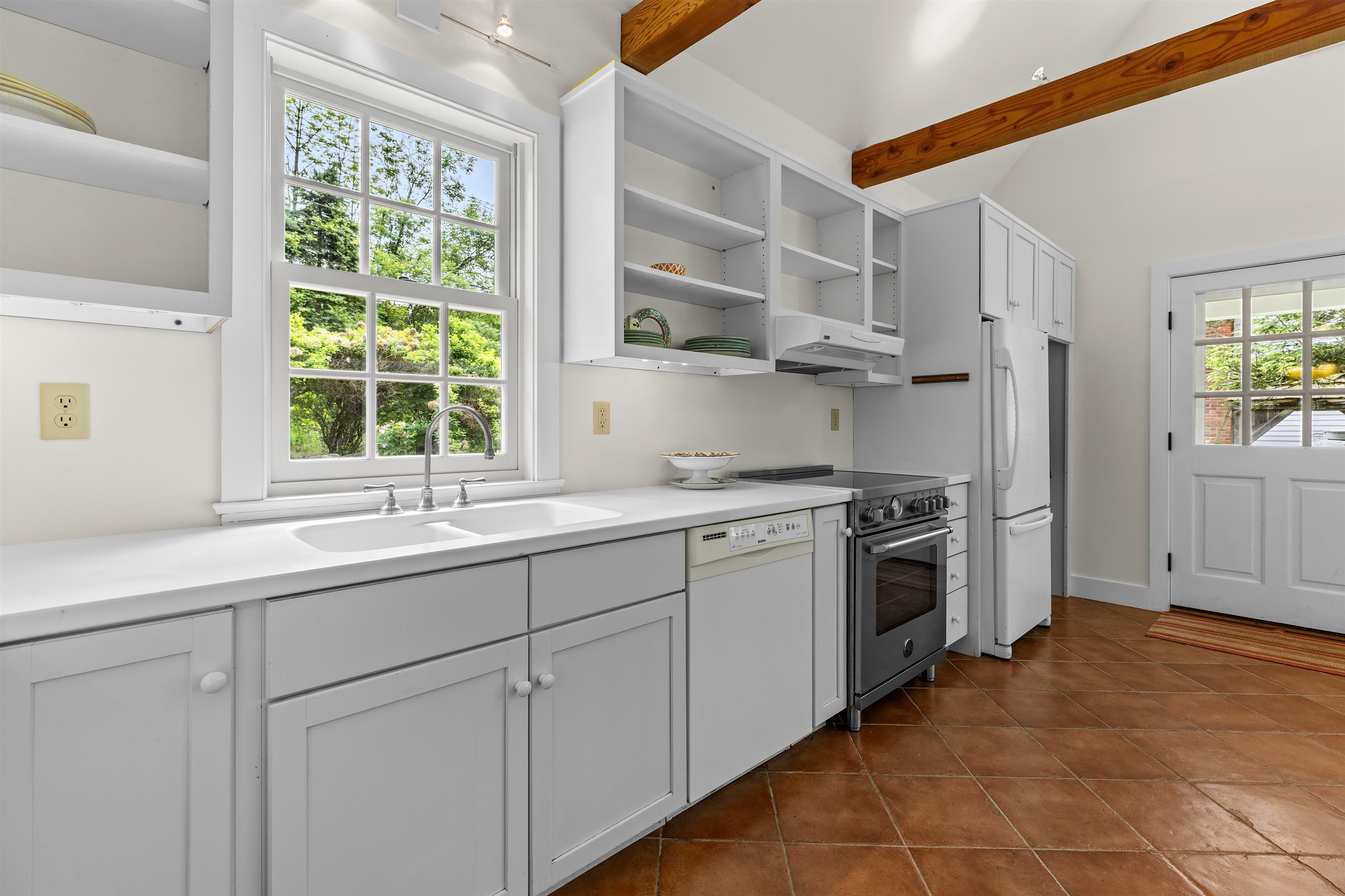 323 Turnpike Road Property Photo 45