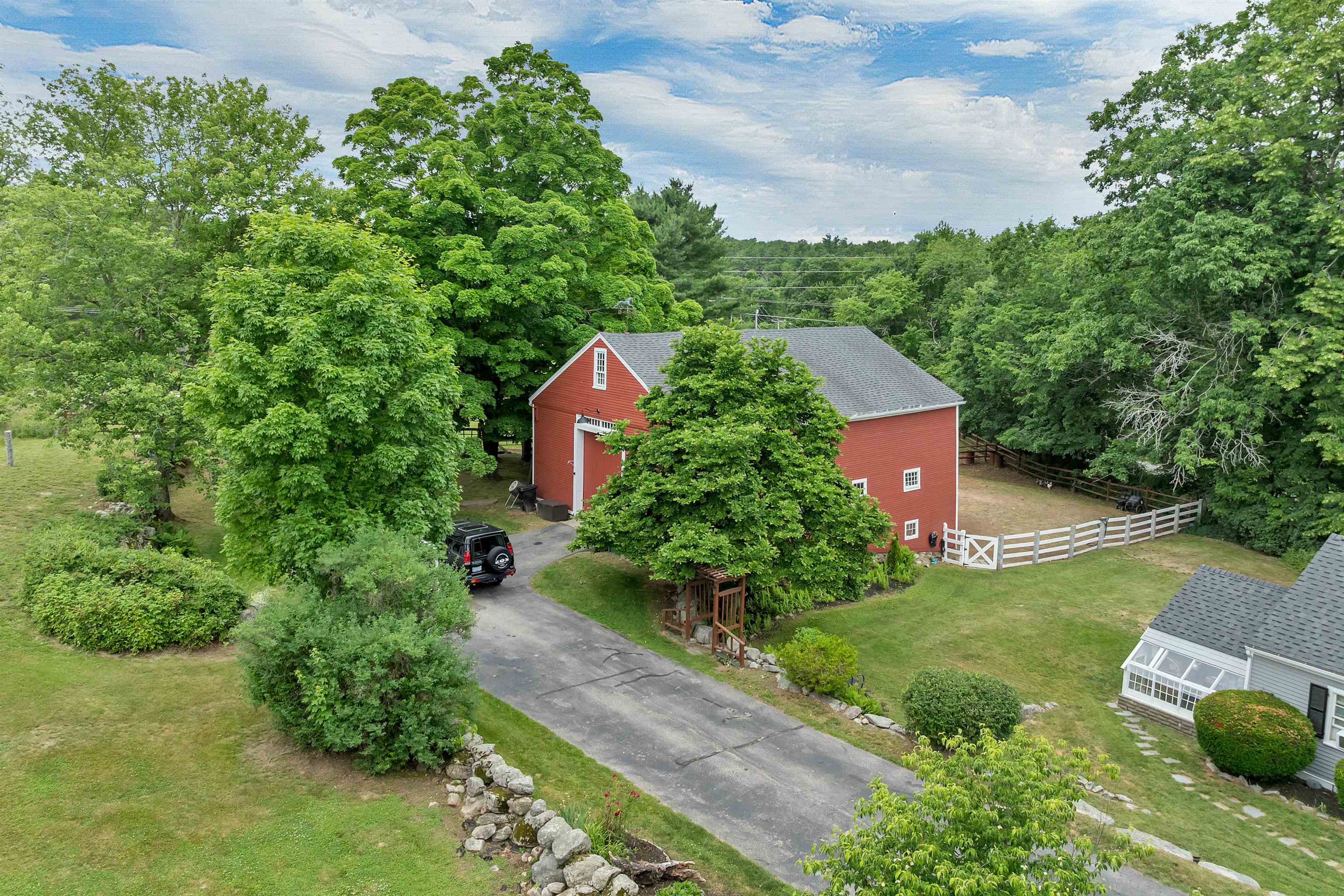 64 N Amherst Road Property Photo 4