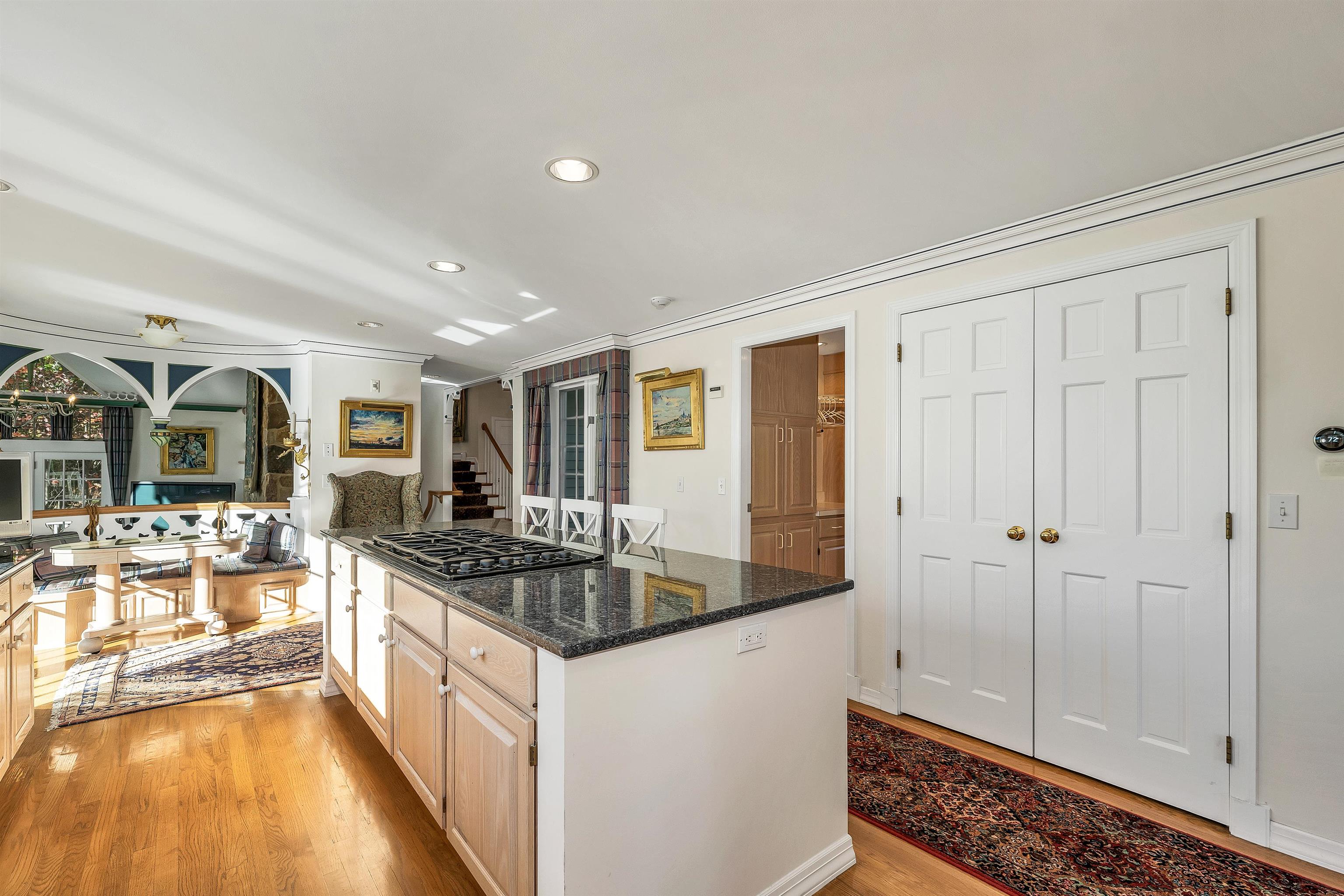 27 Jasinski Road Property Photo 11