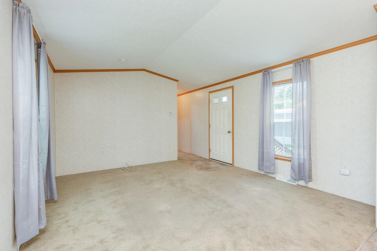 9 Chancellor Drive Property Photo 4