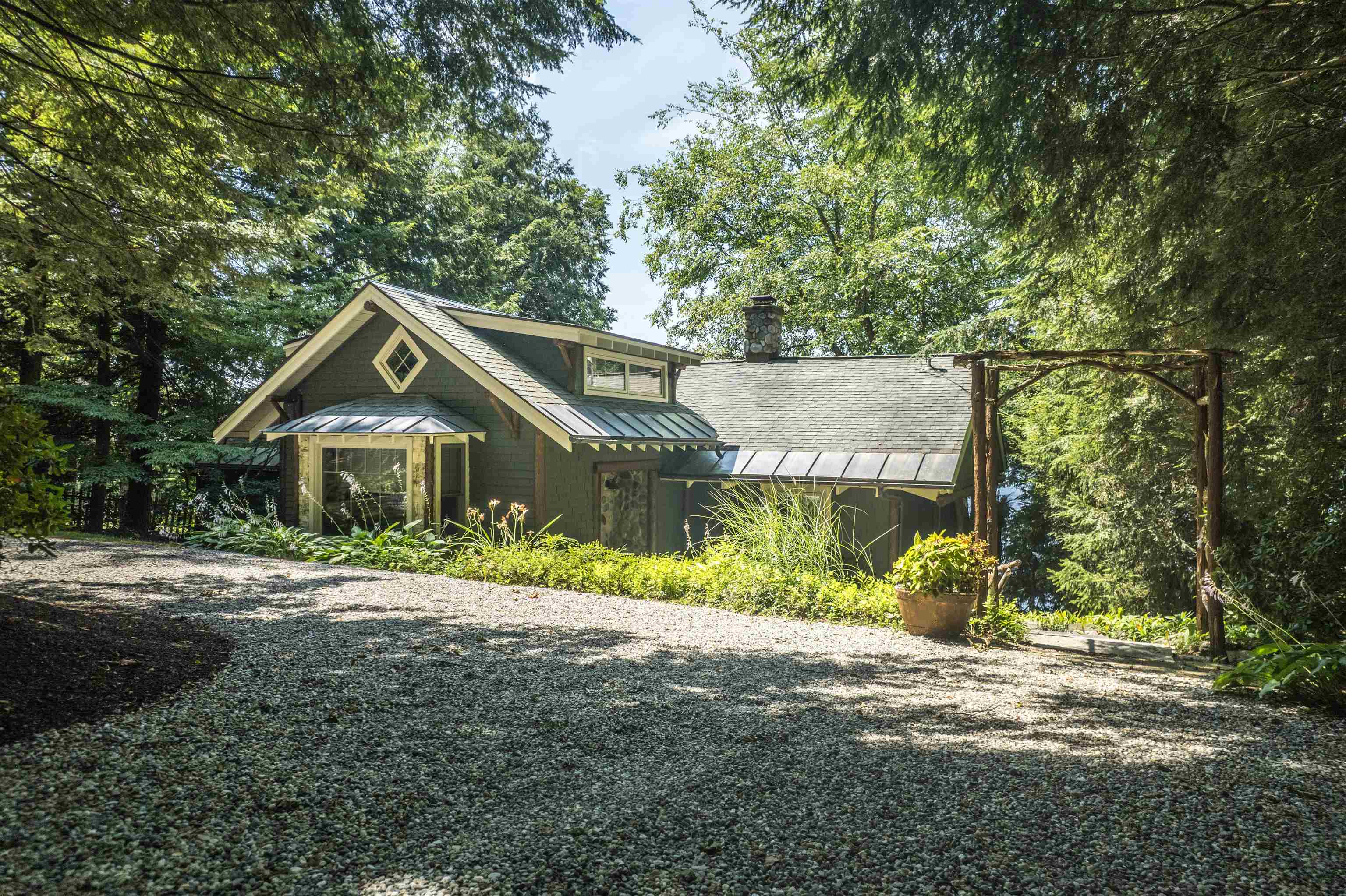 289 Ledgemere Point Property Photo 8