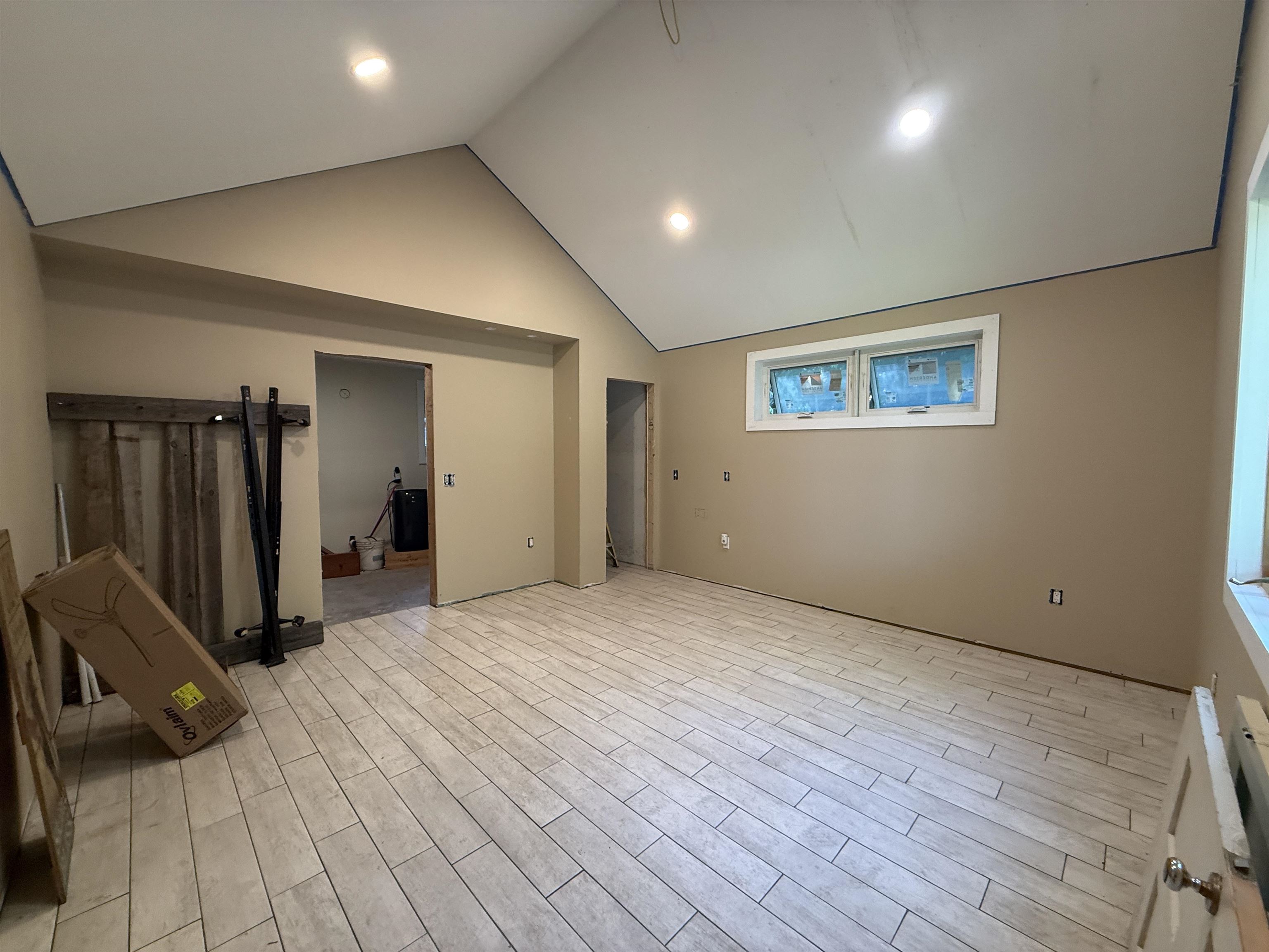 10 West Hill Street Property Photo 14