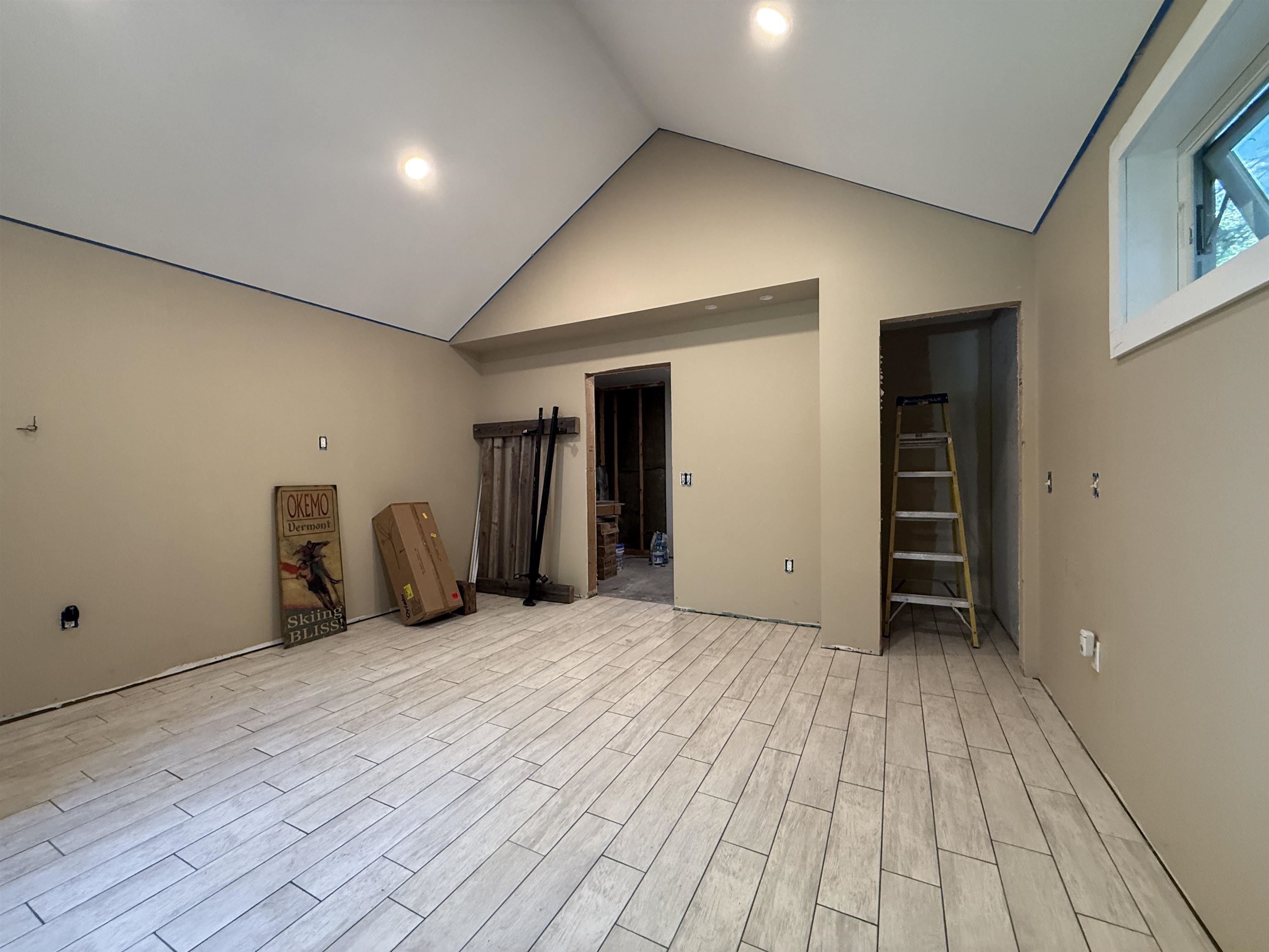 10 West Hill Street Property Photo 15