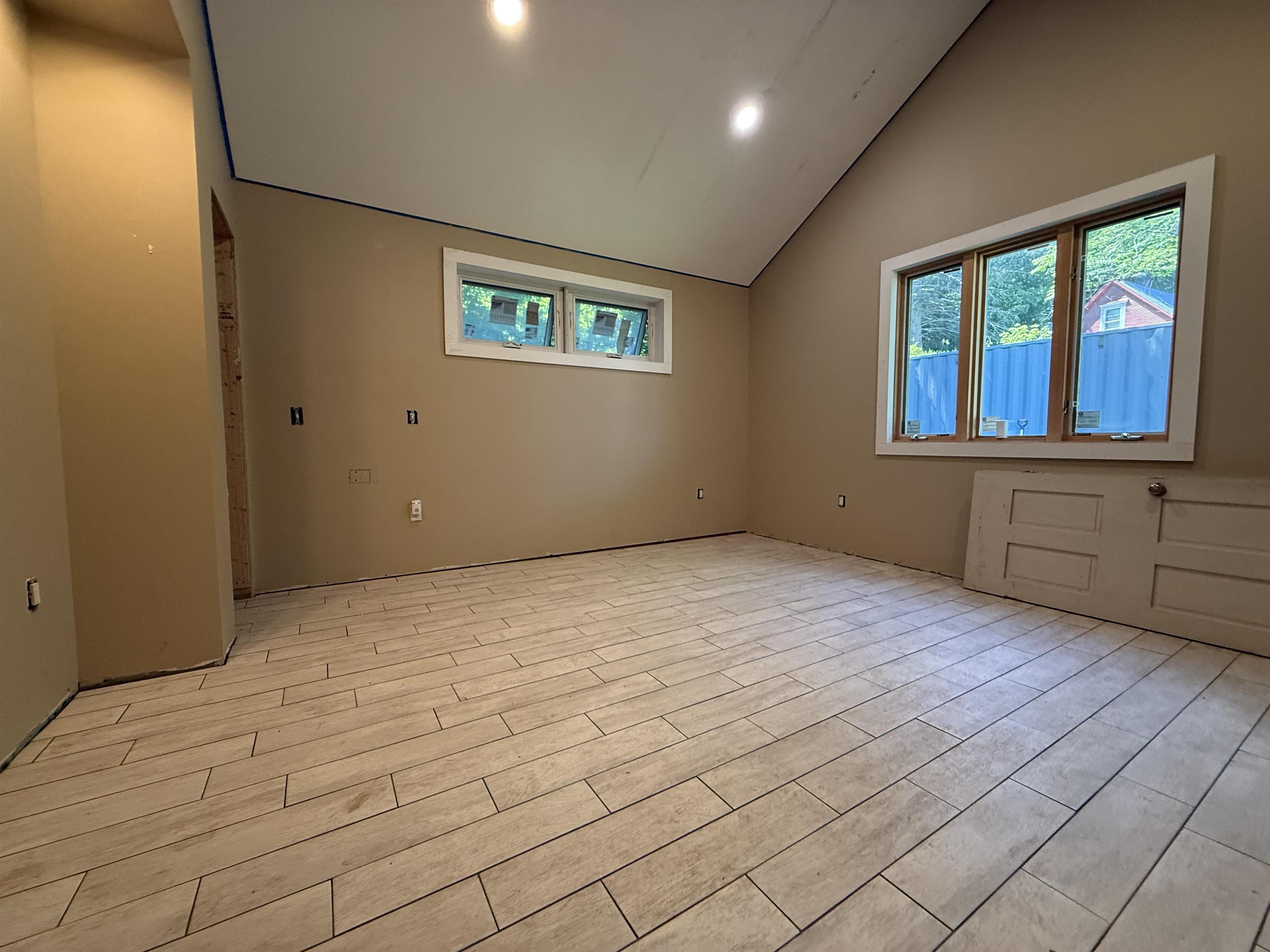 10 West Hill Street Property Photo 16