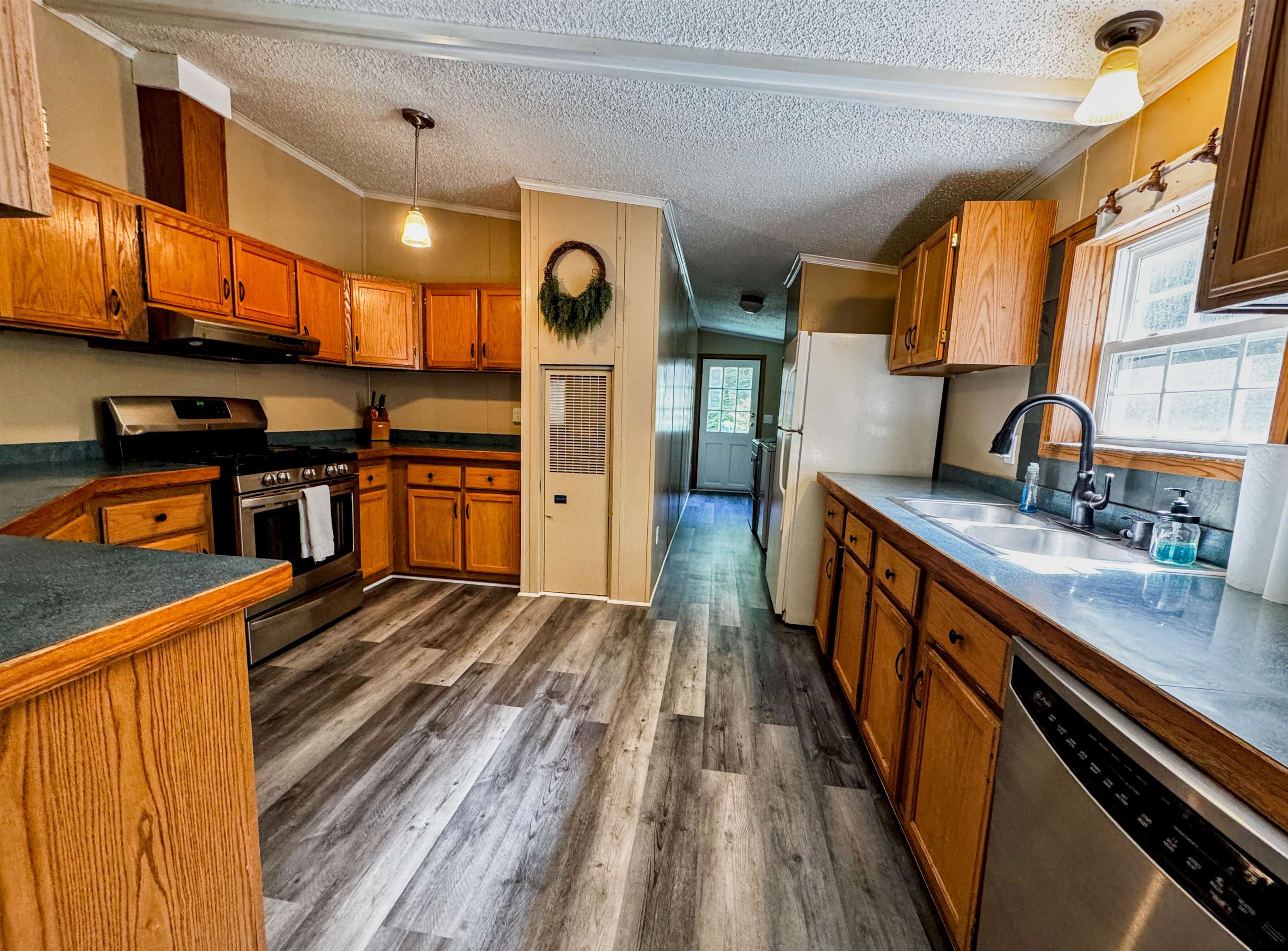 219 Shamrock Hill Property Photo 6