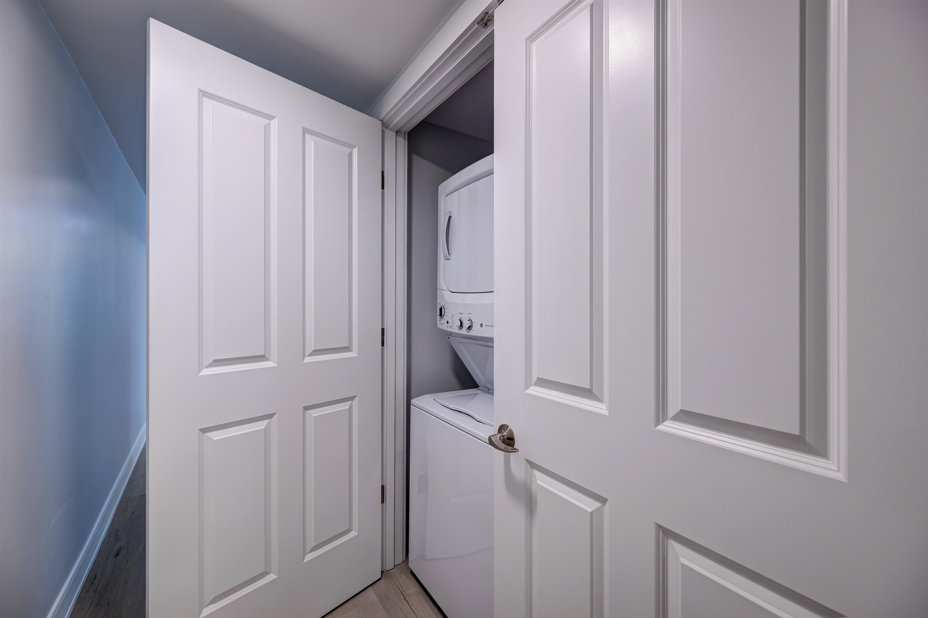 2059 Lafayette Road Property Photo 12