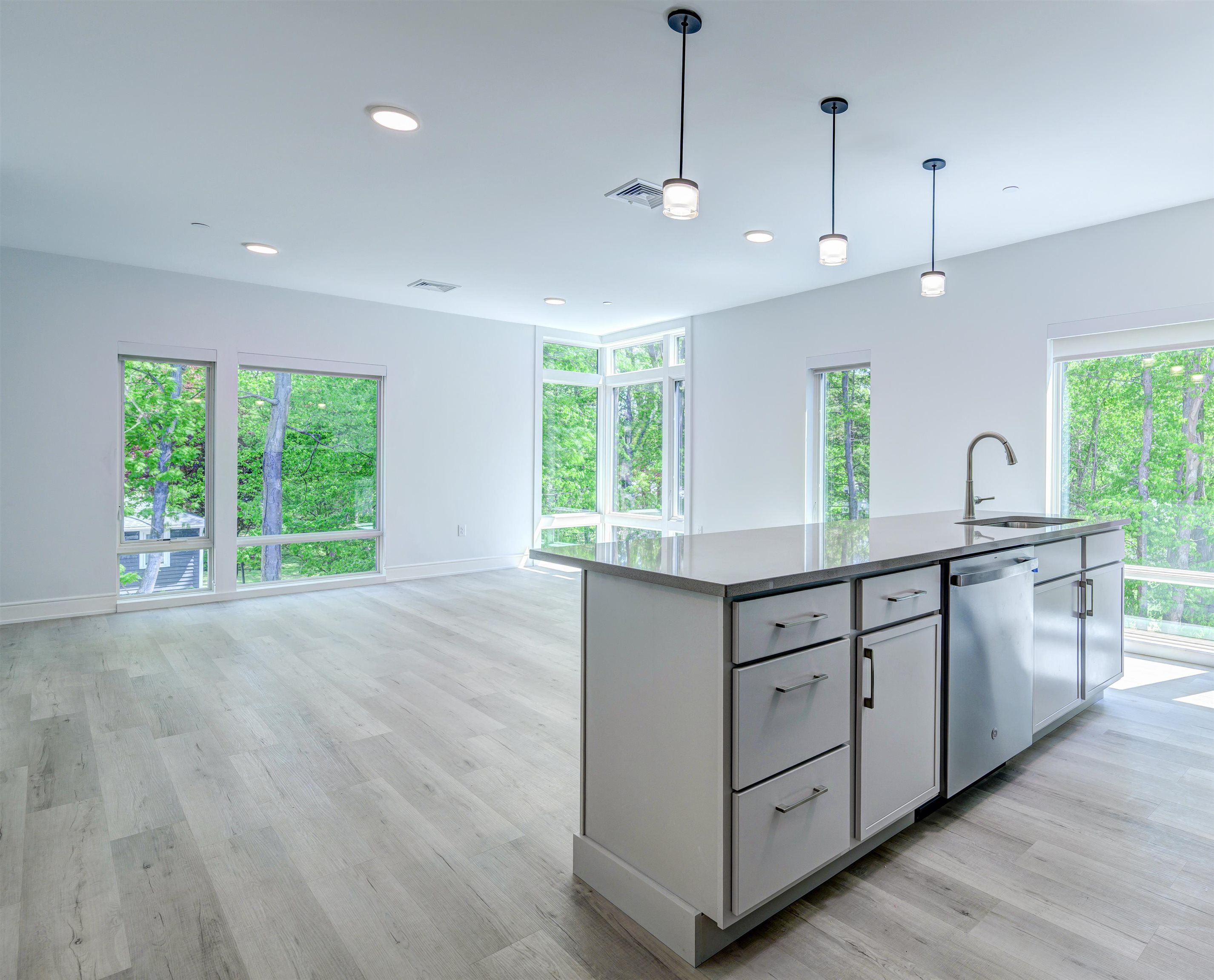 2059 Lafayette Road Property Photo 15