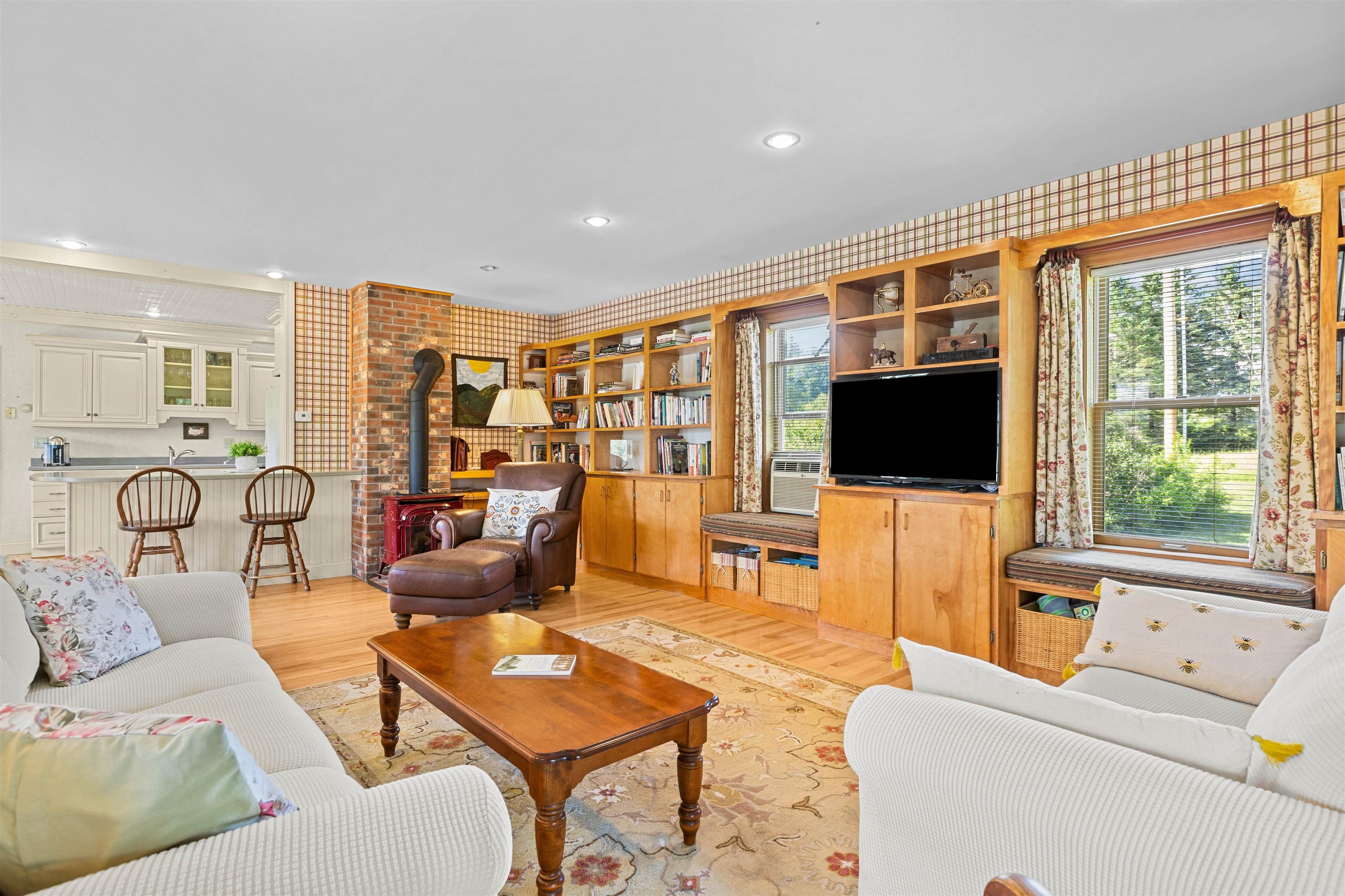 884 Darling Hill Road Property Photo 14