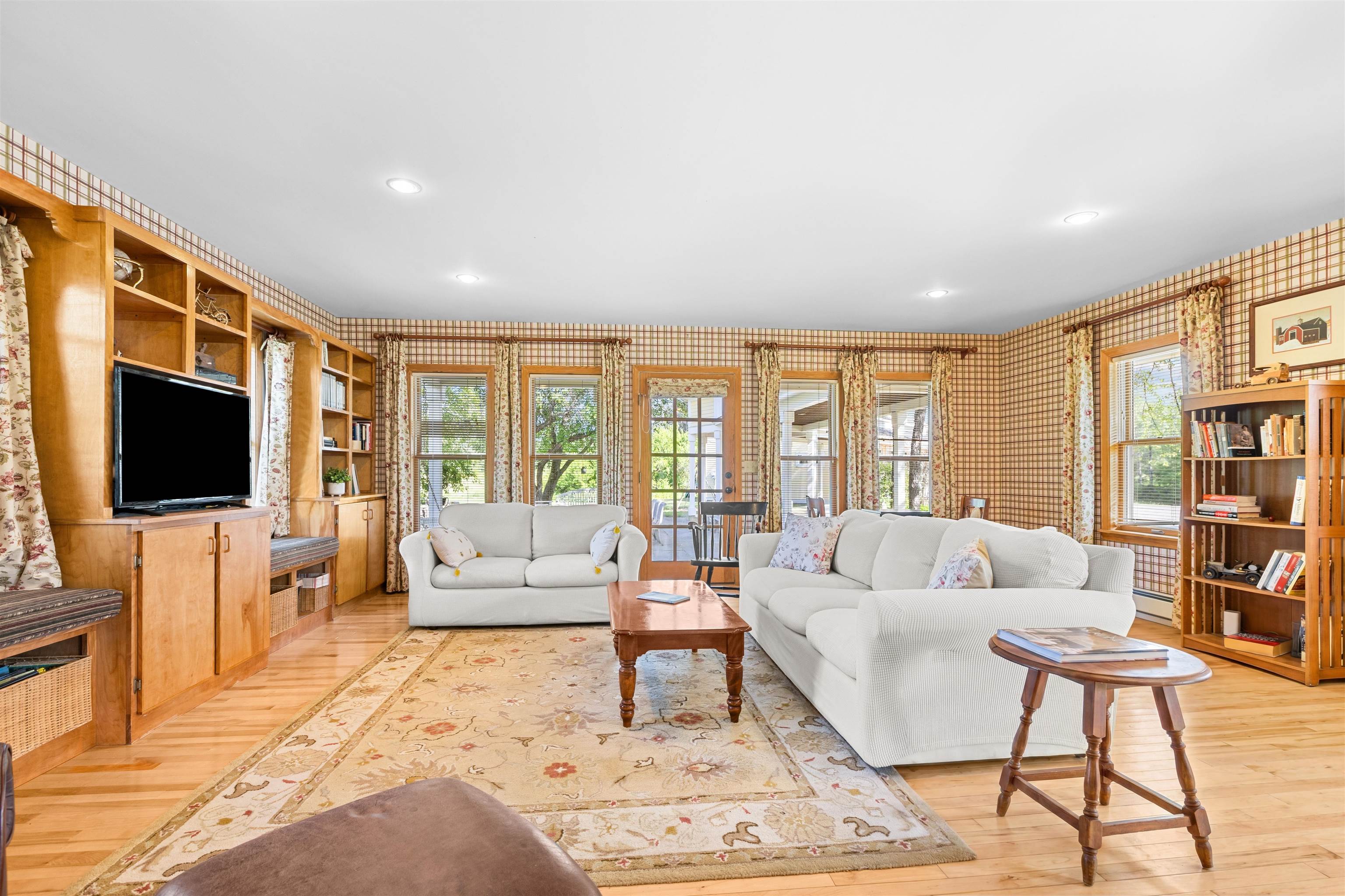 884 Darling Hill Road Property Photo 16