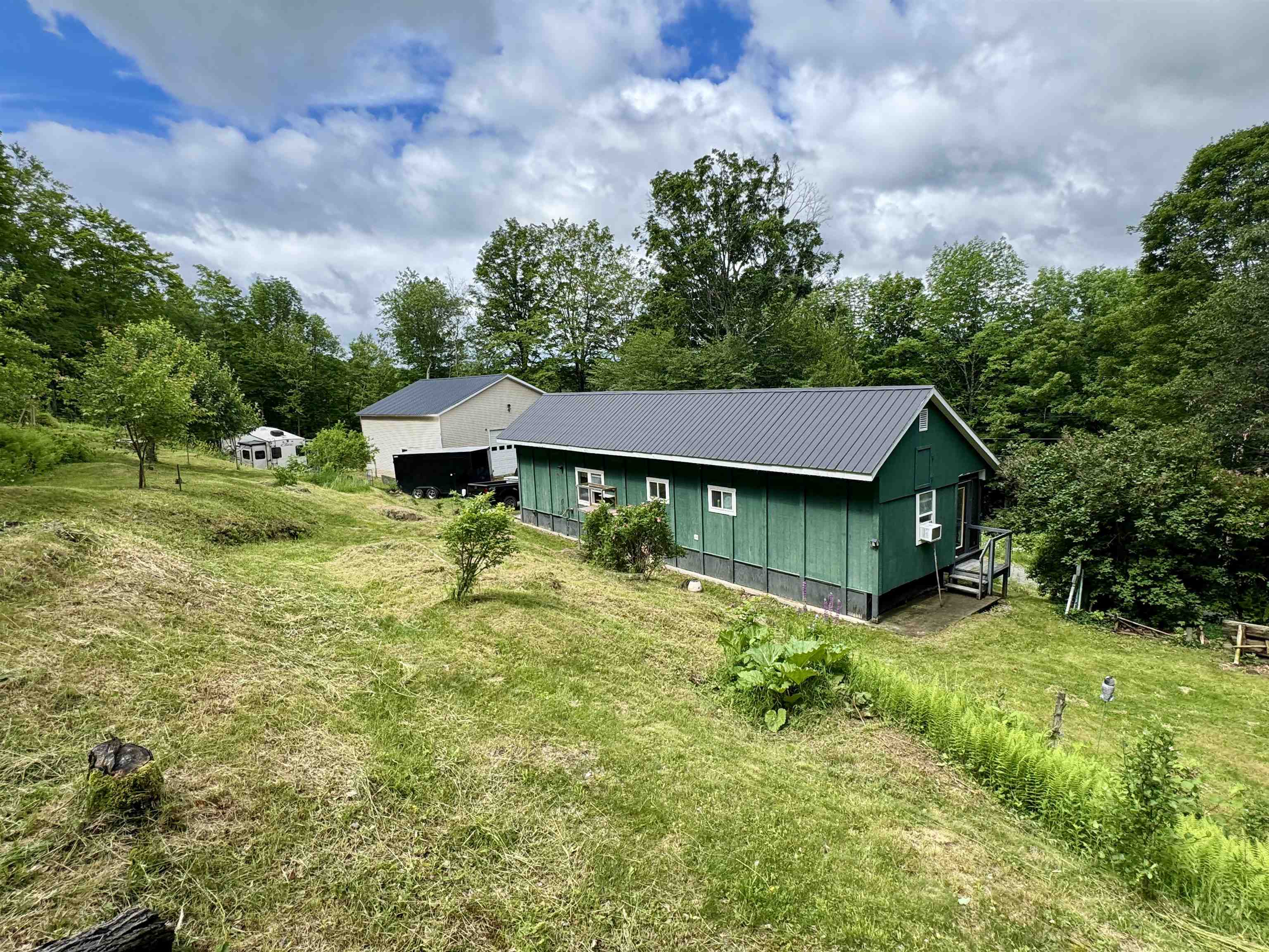 1049 Kingdom Road Property Photo 1