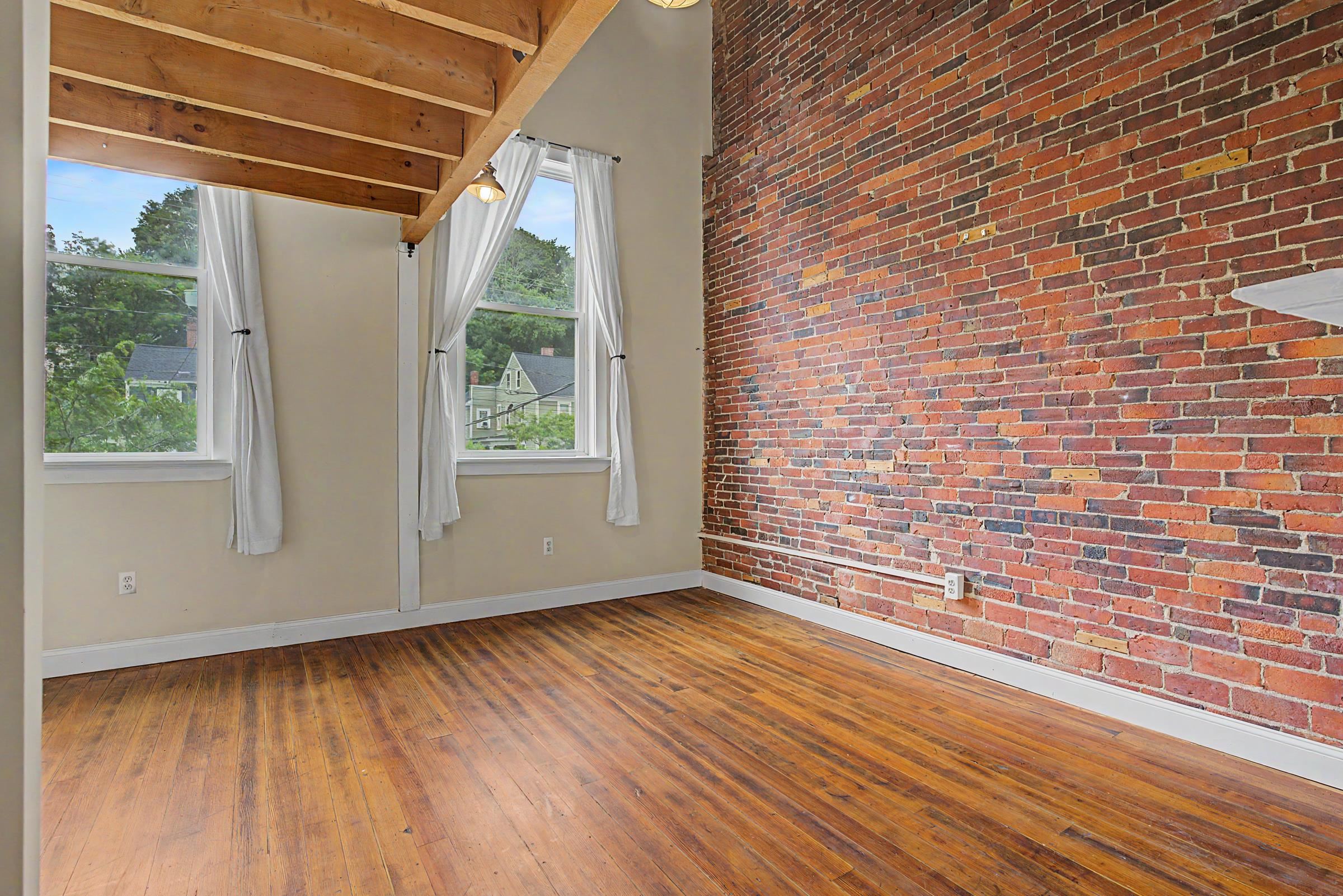 32 Market Street Property Photo 4