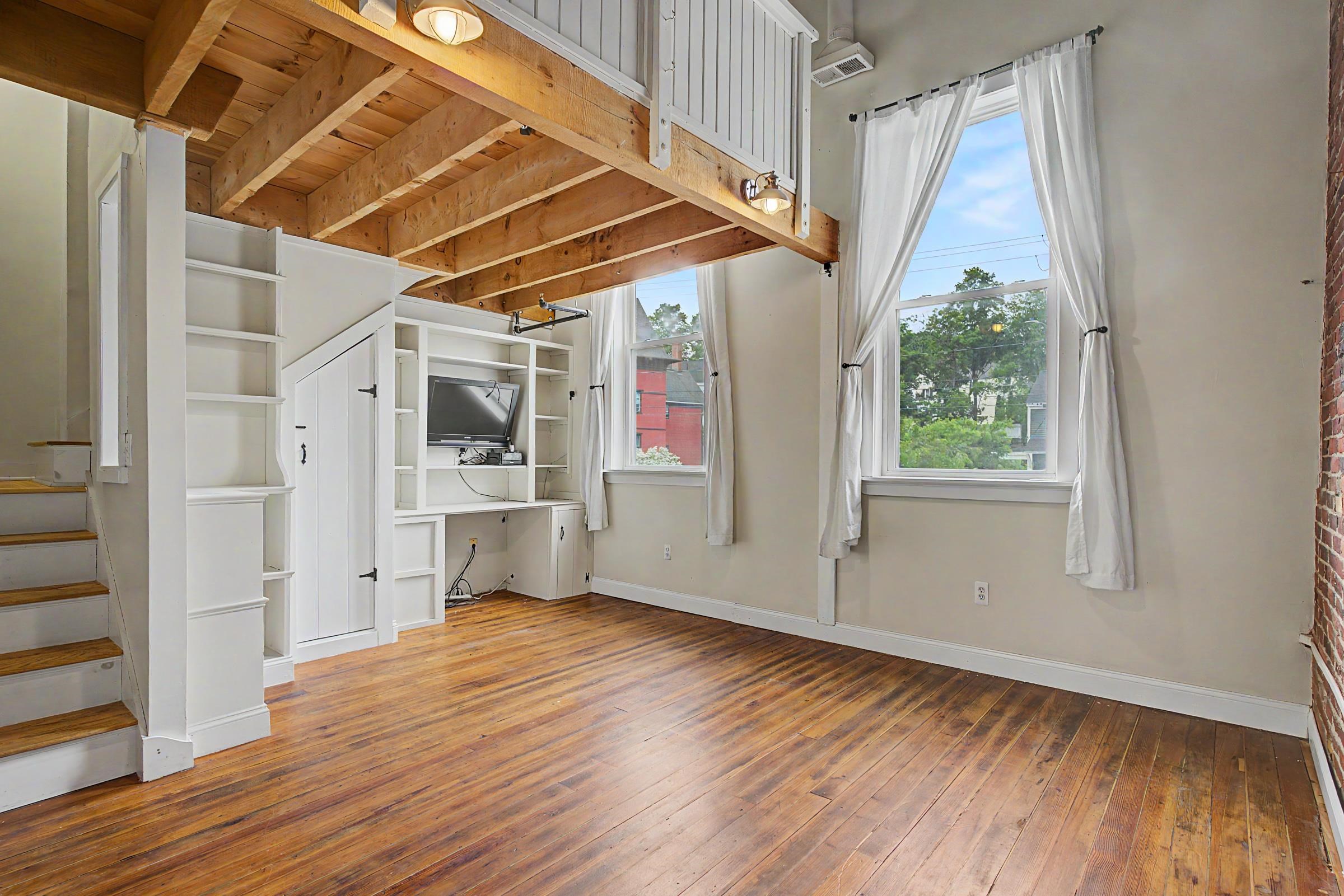 32 Market Street Property Photo 7