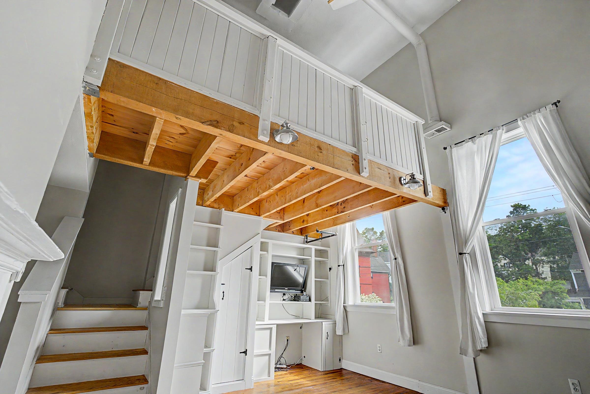32 Market Street Property Photo 8