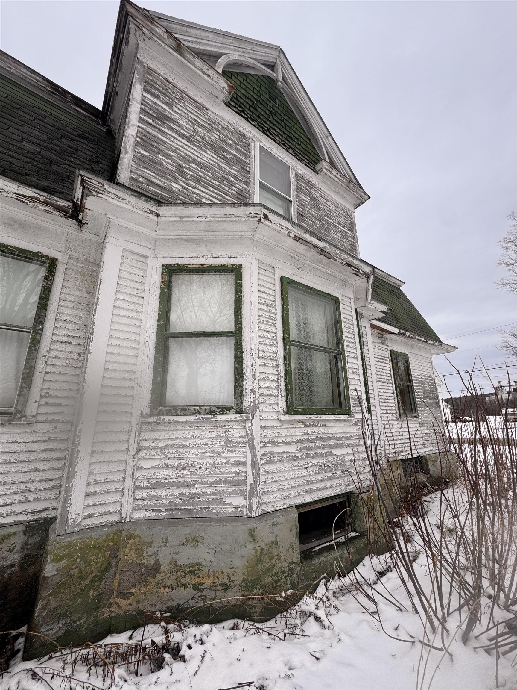 29 Dewey Street Property Photo 4
