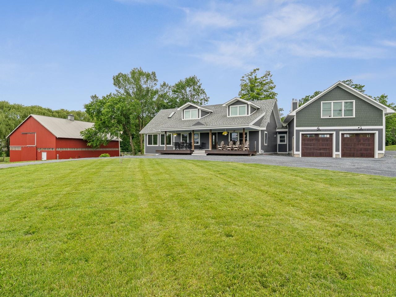 1233 Satterly Road Property Photo 3