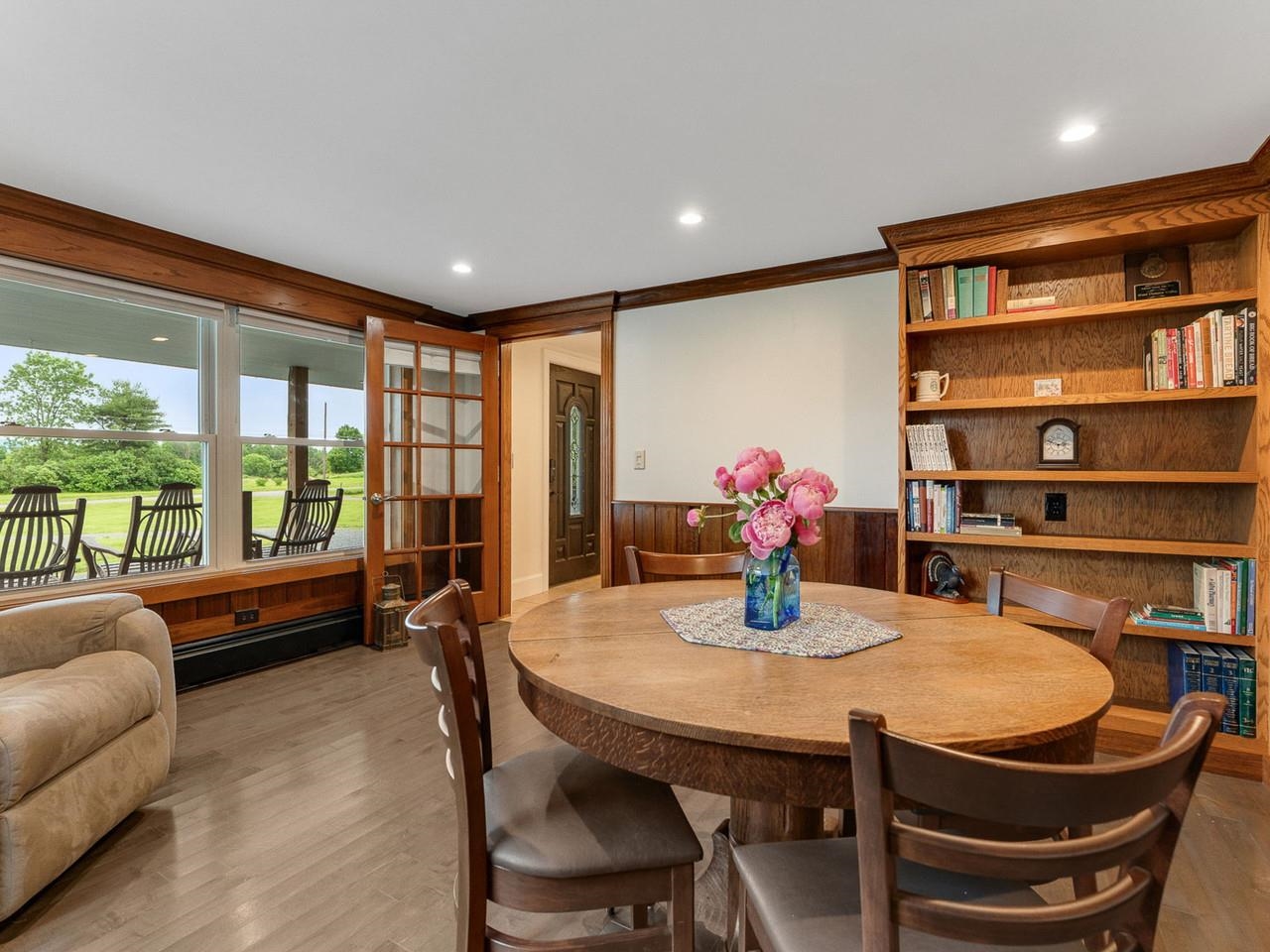 1233 Satterly Road Property Photo 10