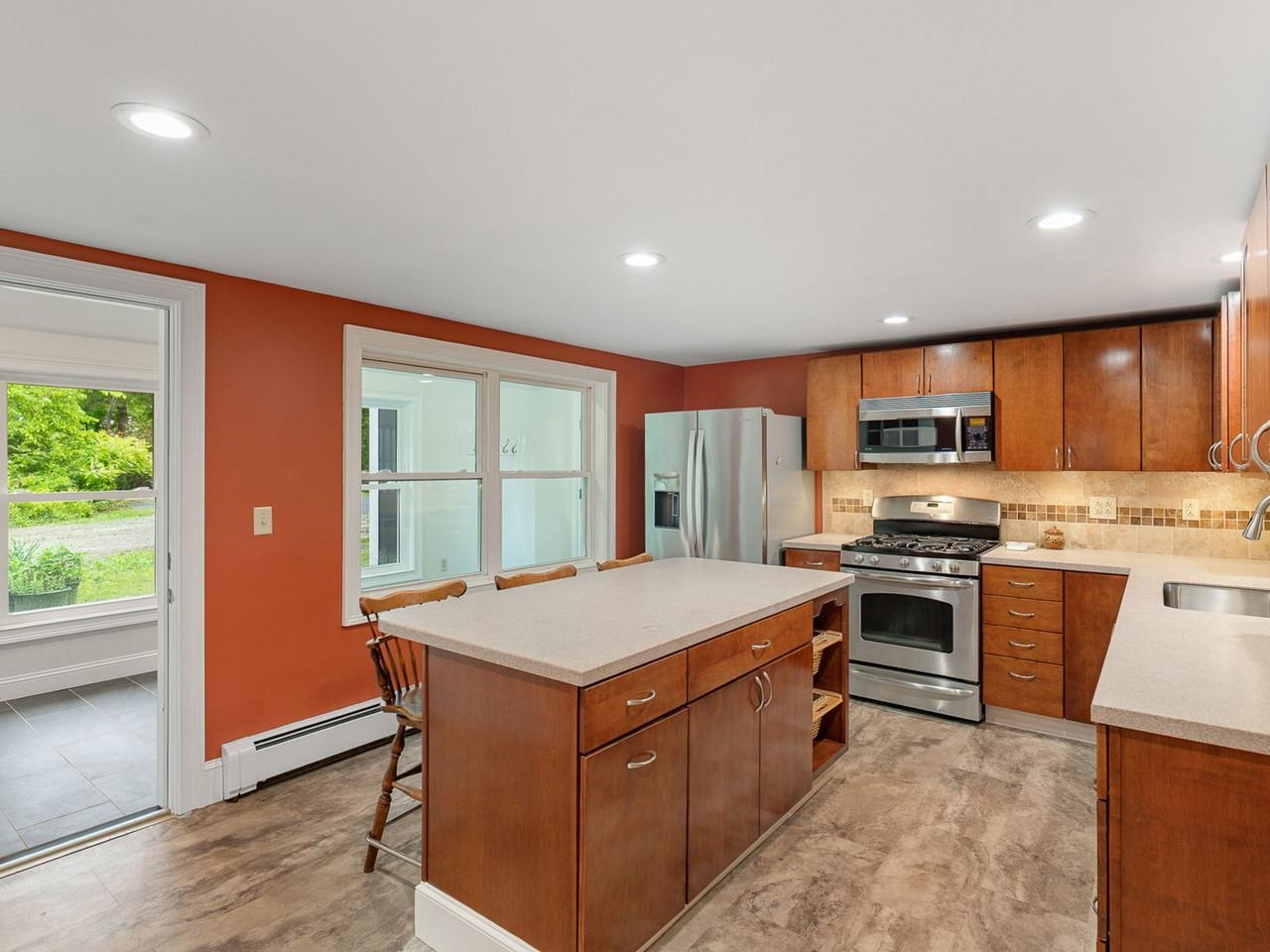 1233 Satterly Road Property Photo 11