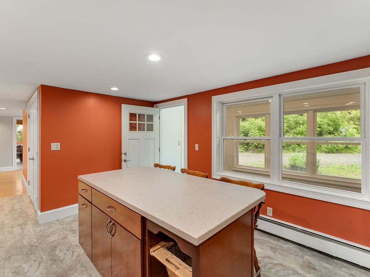 1233 Satterly Road Property Photo 14