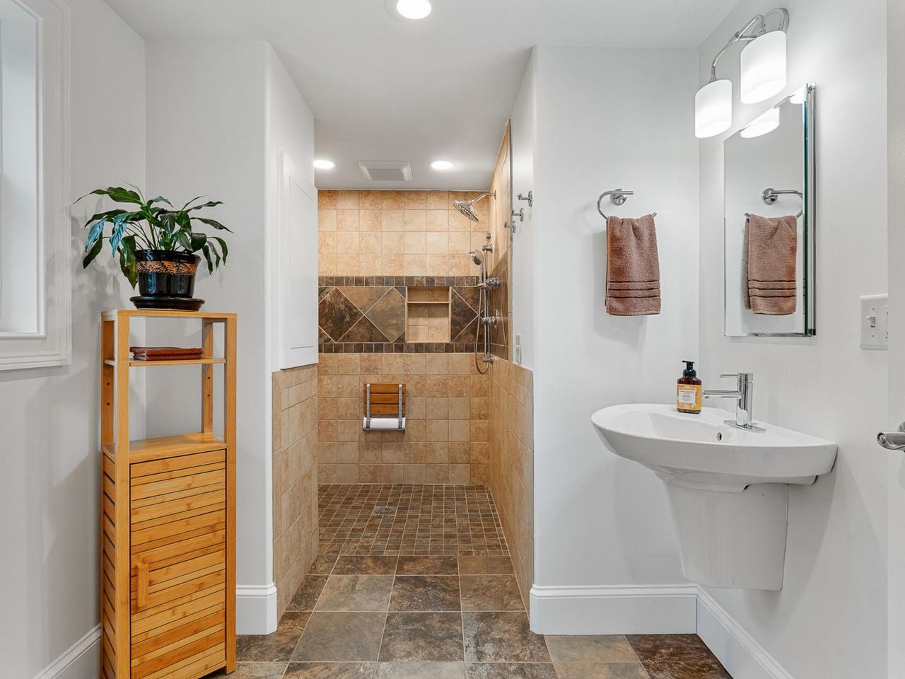 1233 Satterly Road Property Photo 17