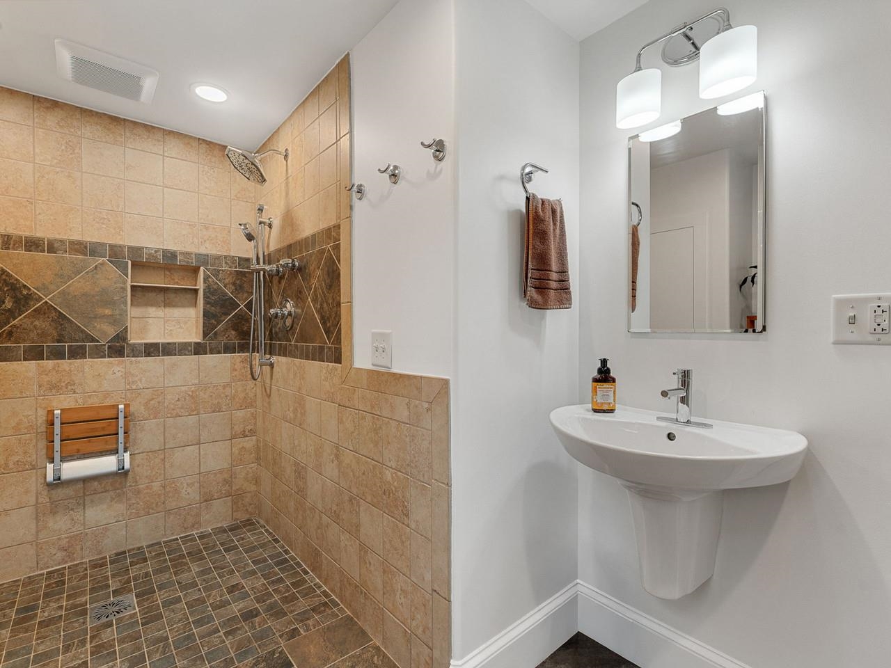 1233 Satterly Road Property Photo 18