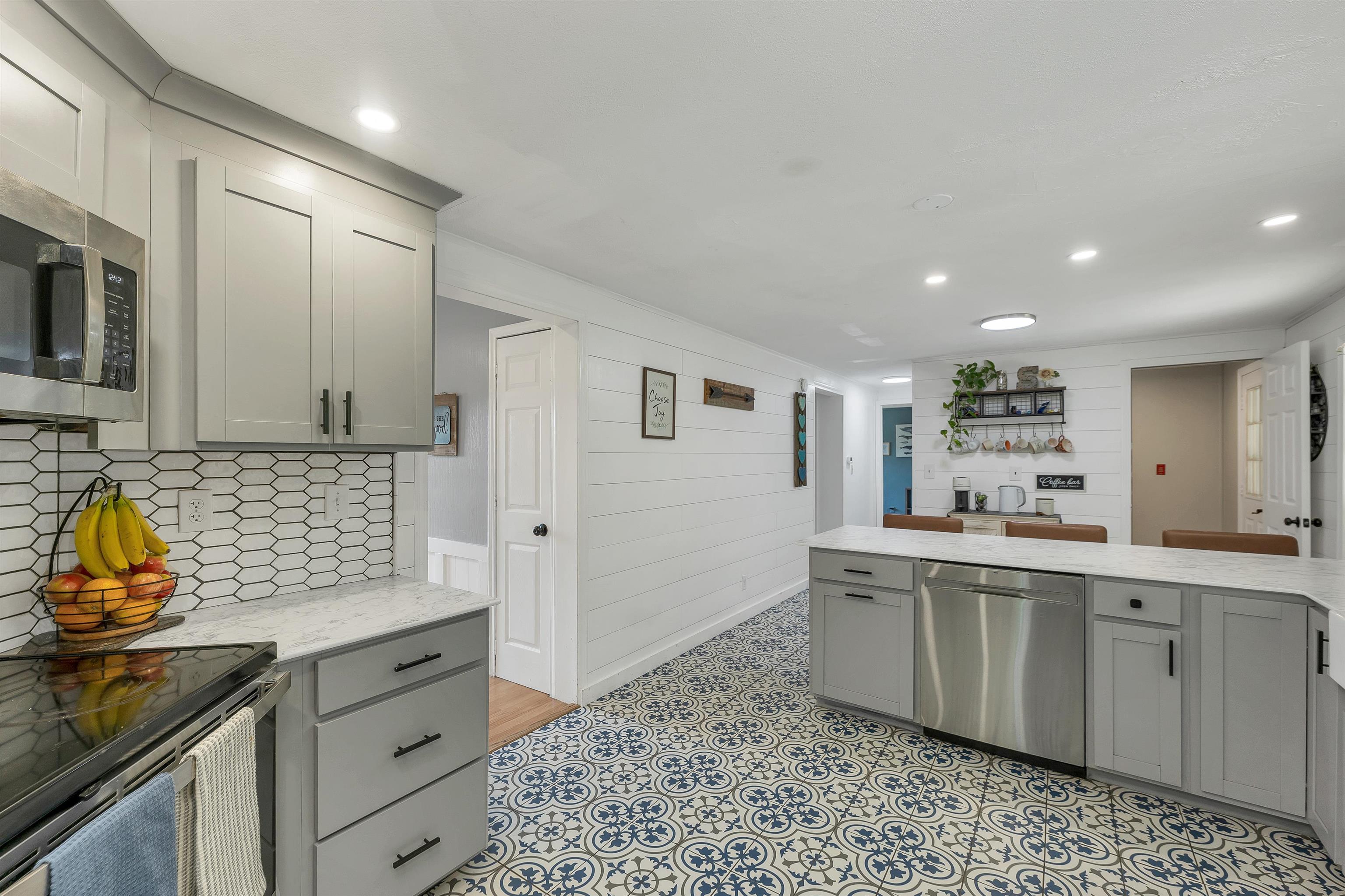 165 South Shore Road Property Photo 9
