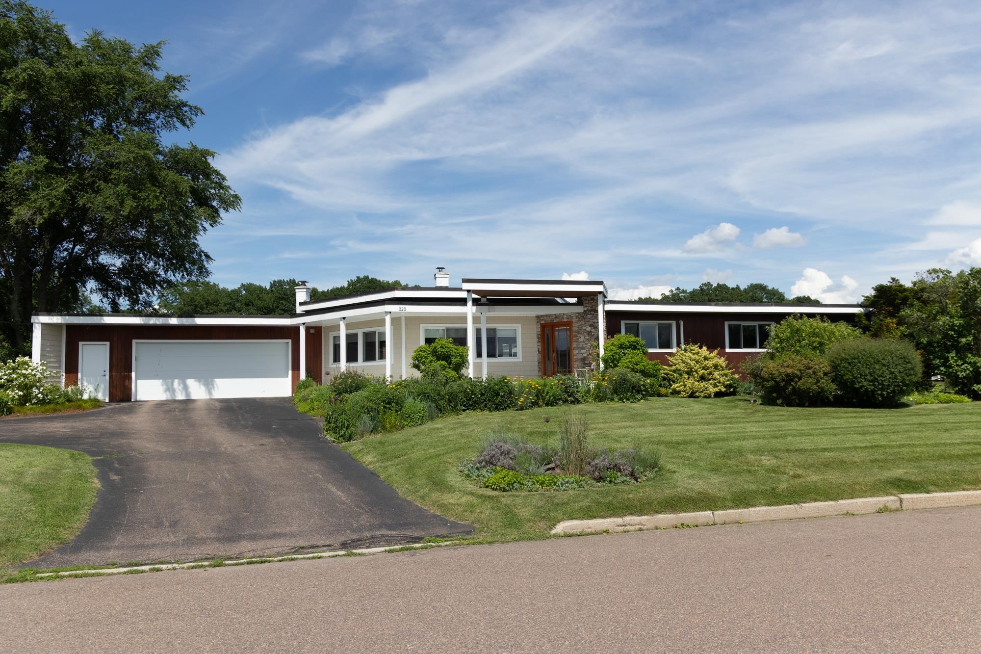 323 Buckingham Drive Property Photo 2