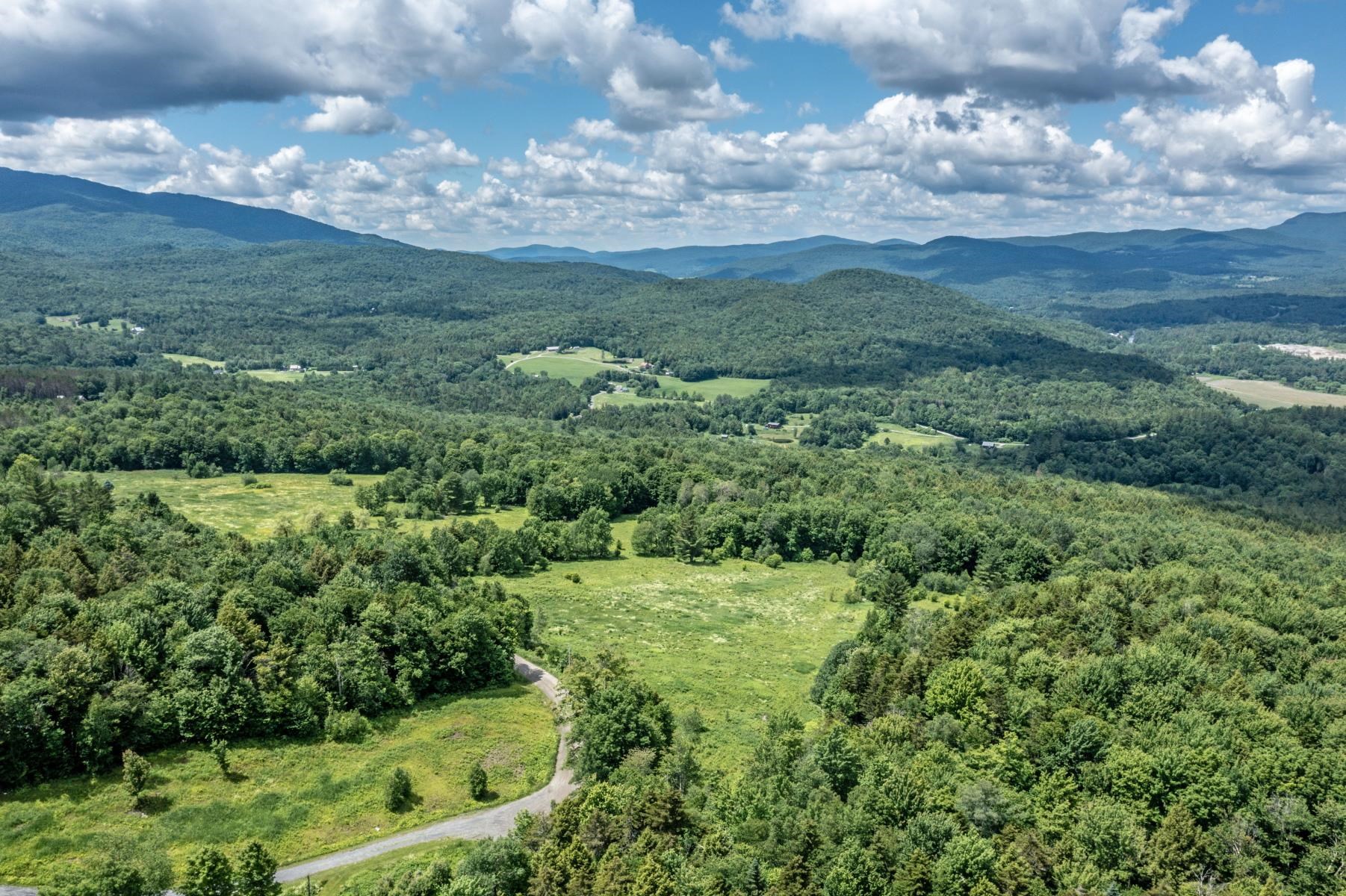 877 Grow Road Property Photo 4