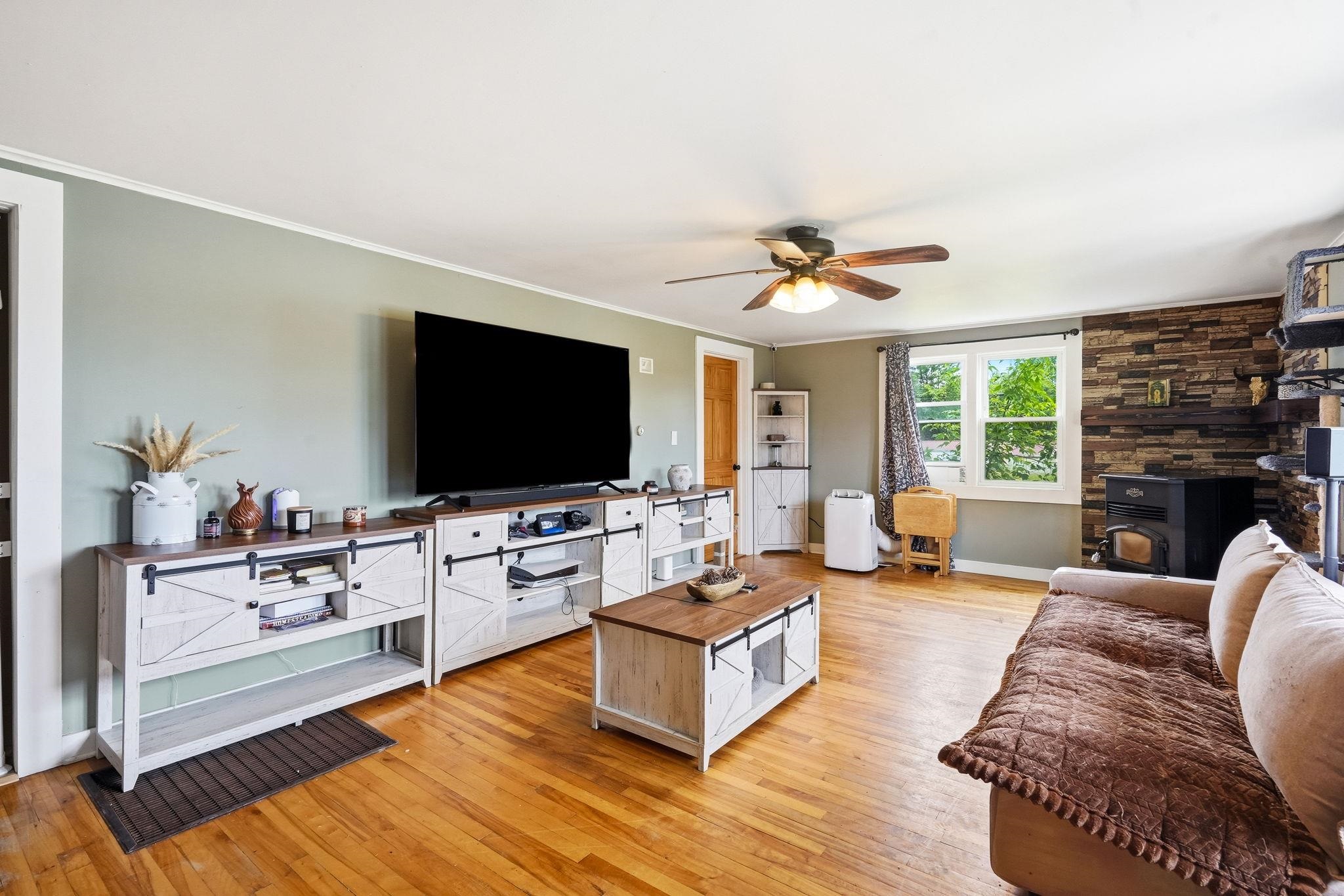 10 First Street Property Photo 9