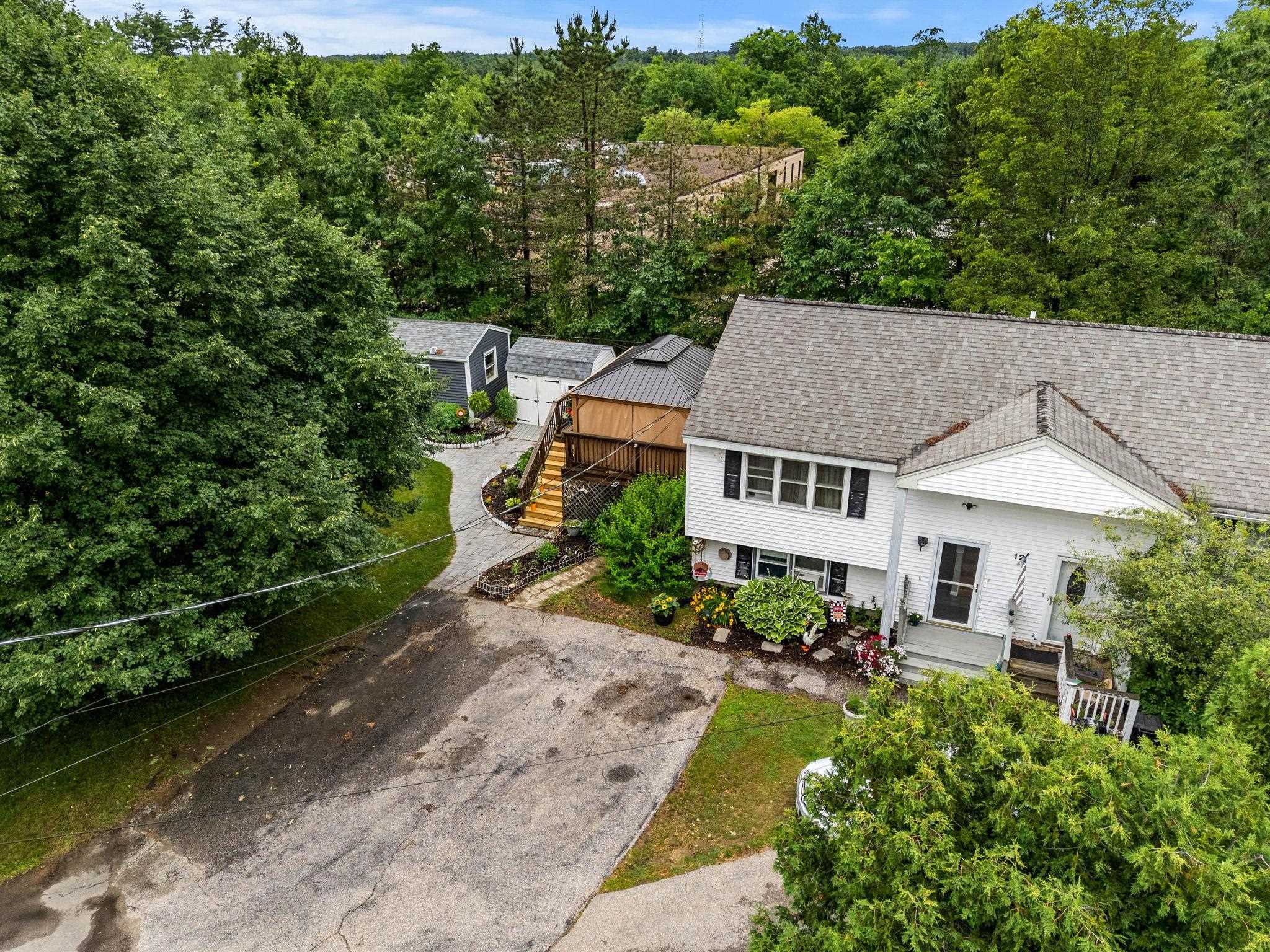 12l Rebecca Lane Property Photo 3
