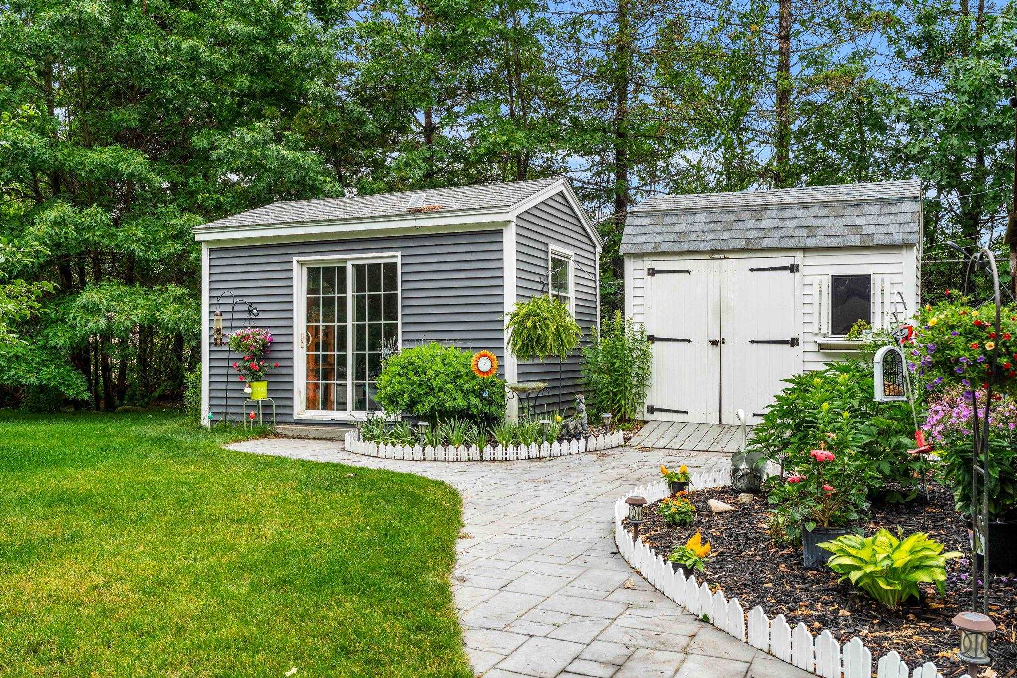 12l Rebecca Lane Property Photo 4