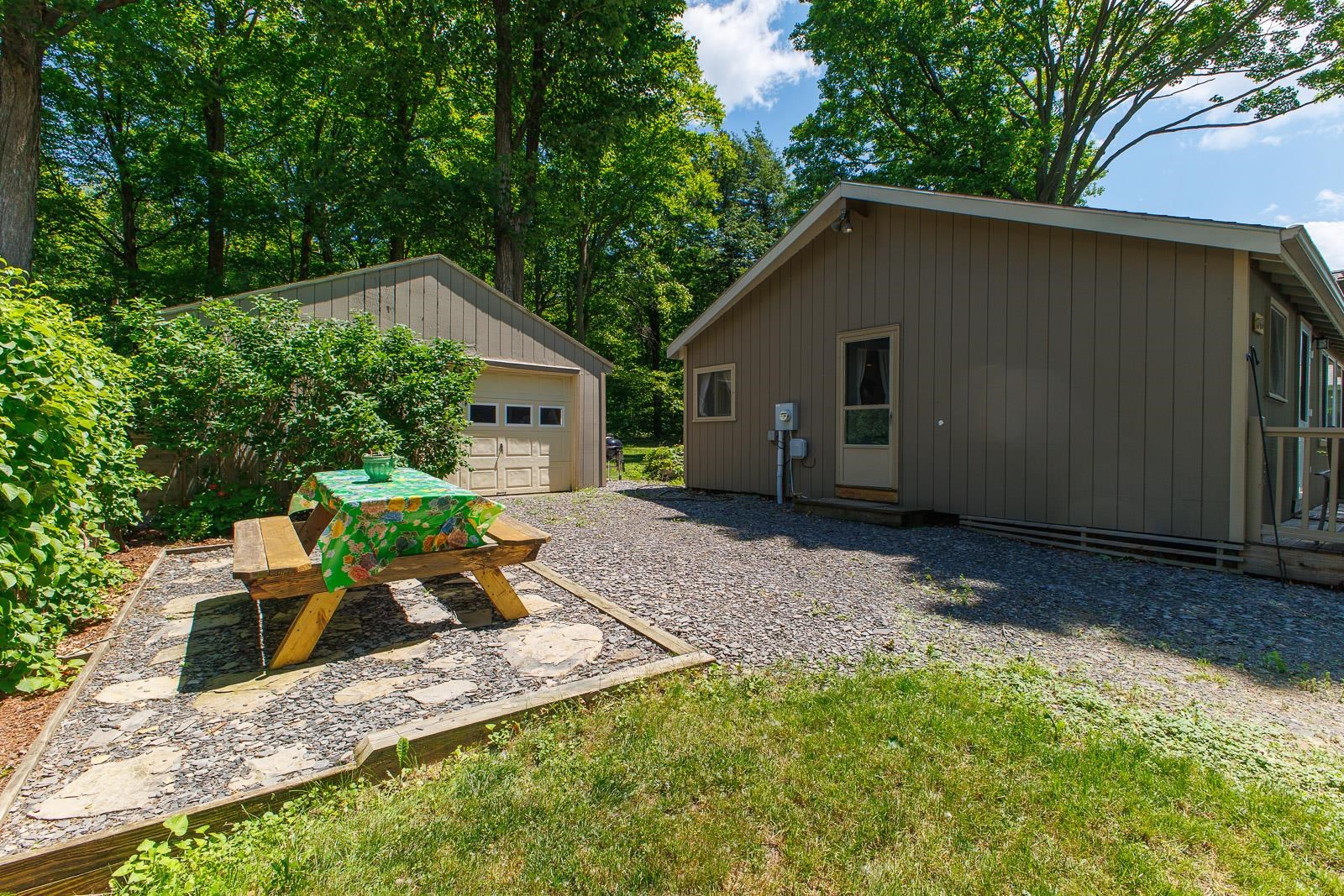 1741 South End Road Property Photo 11