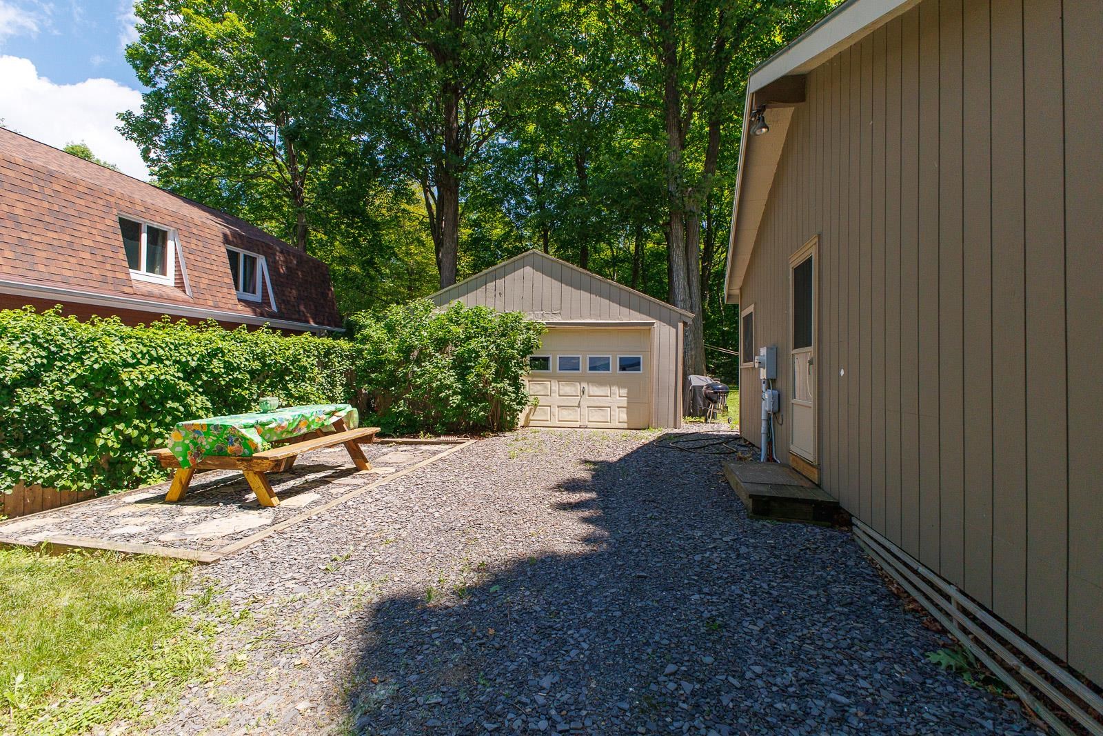 1741 South End Road Property Photo 32