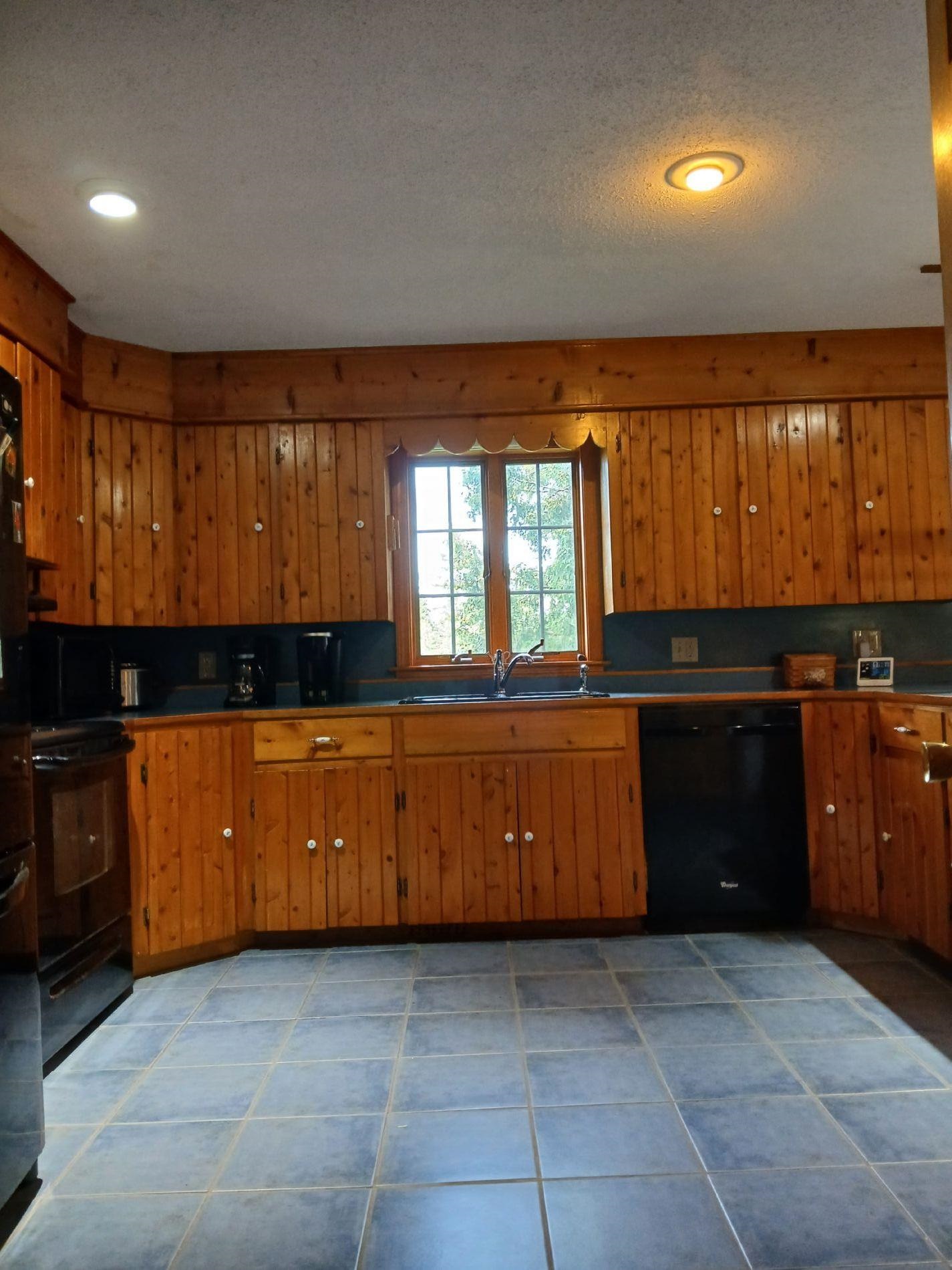 1851 Valley Road Property Photo 8