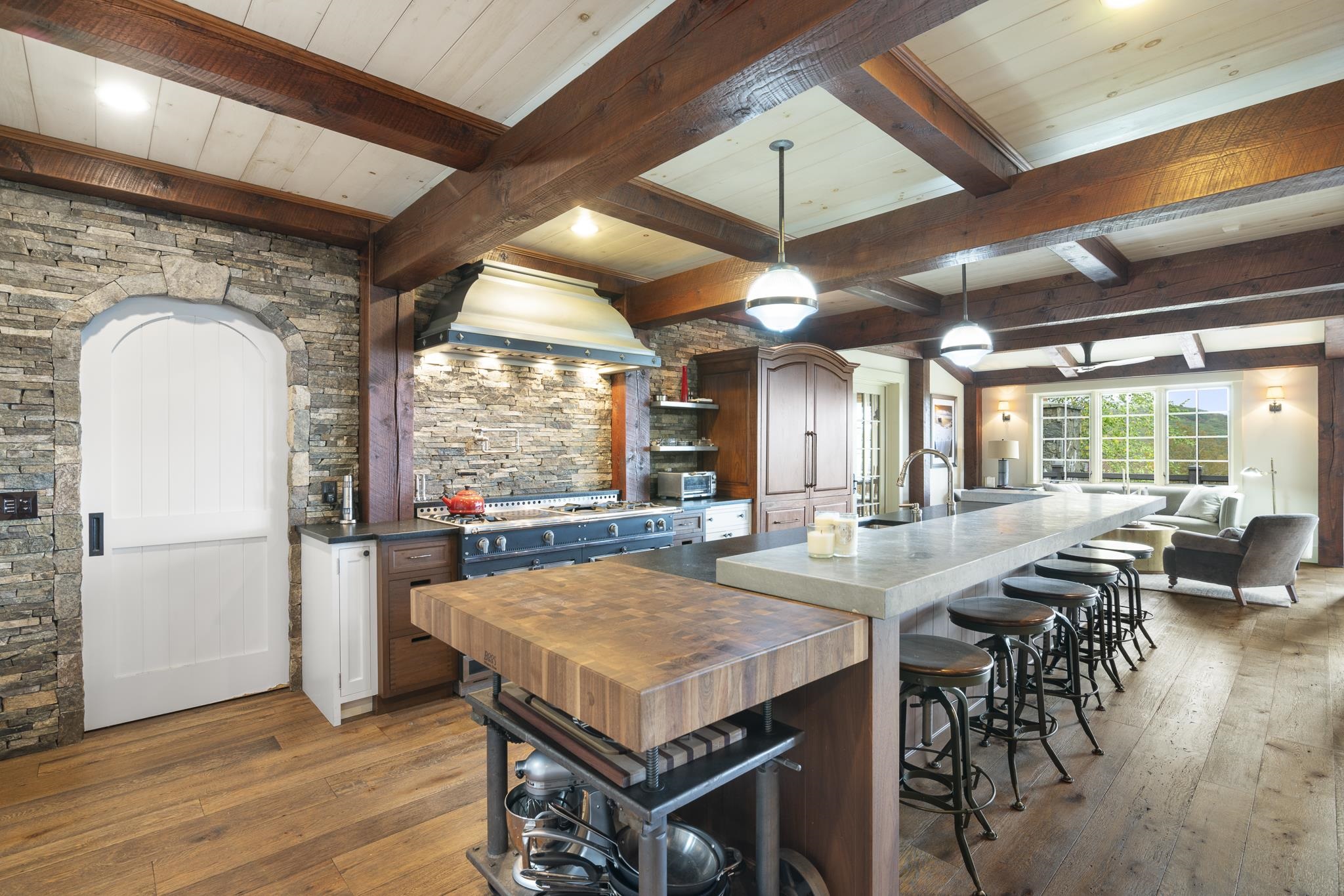 816 Black Bear Road Property Photo 7