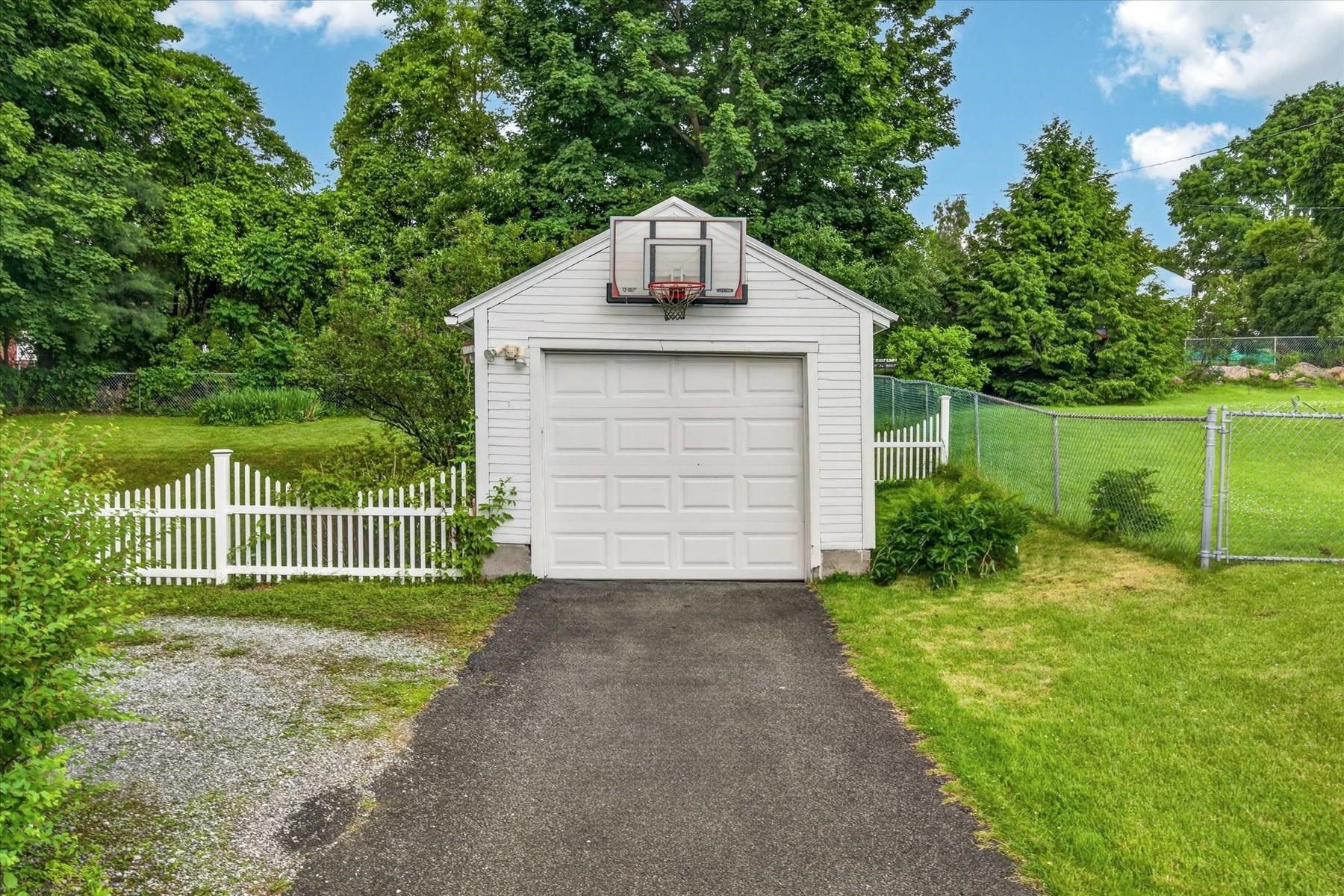 29 Howard Avenue Property Photo 44