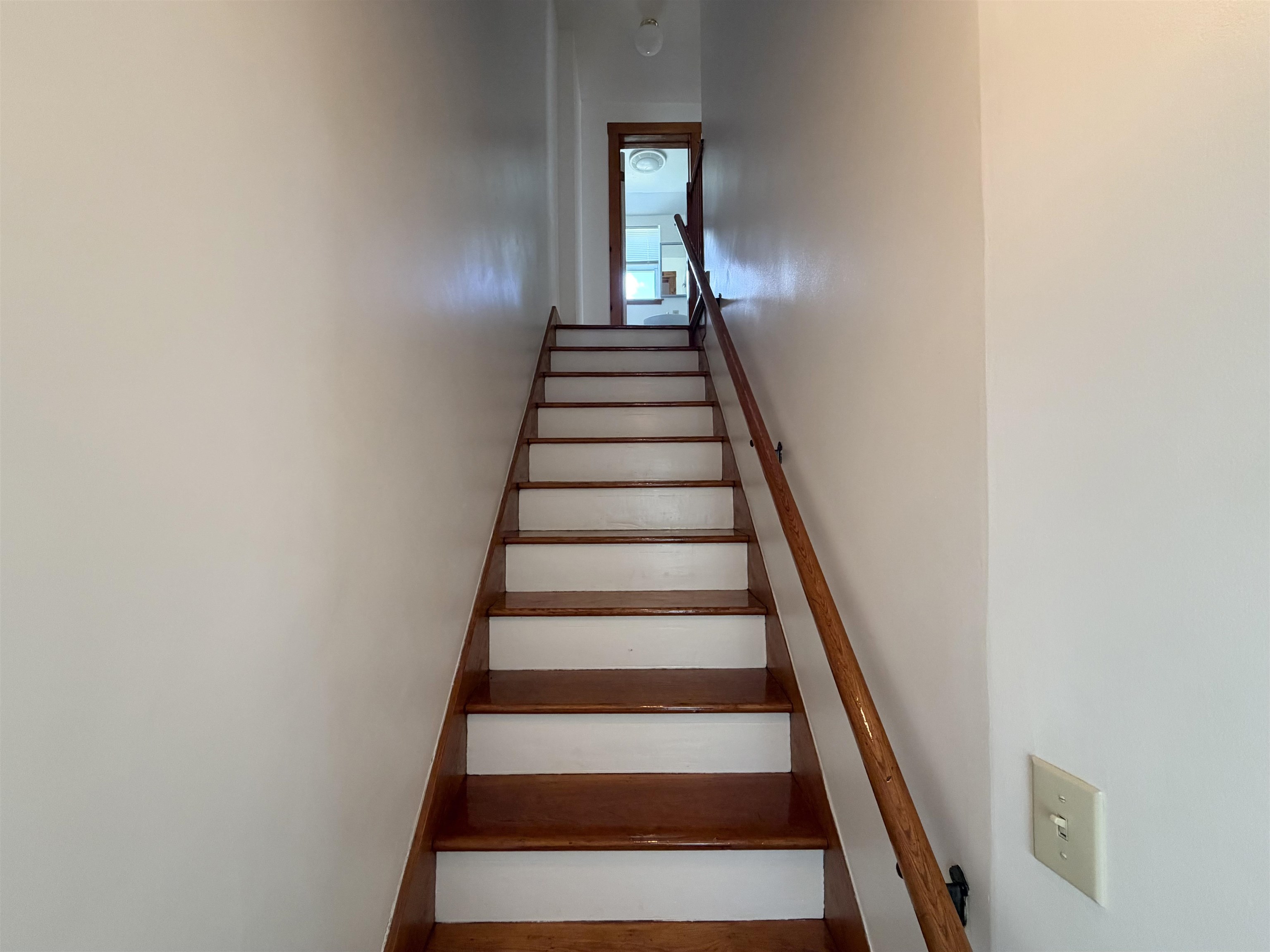 648 Kearsarge Way Property Photo 6