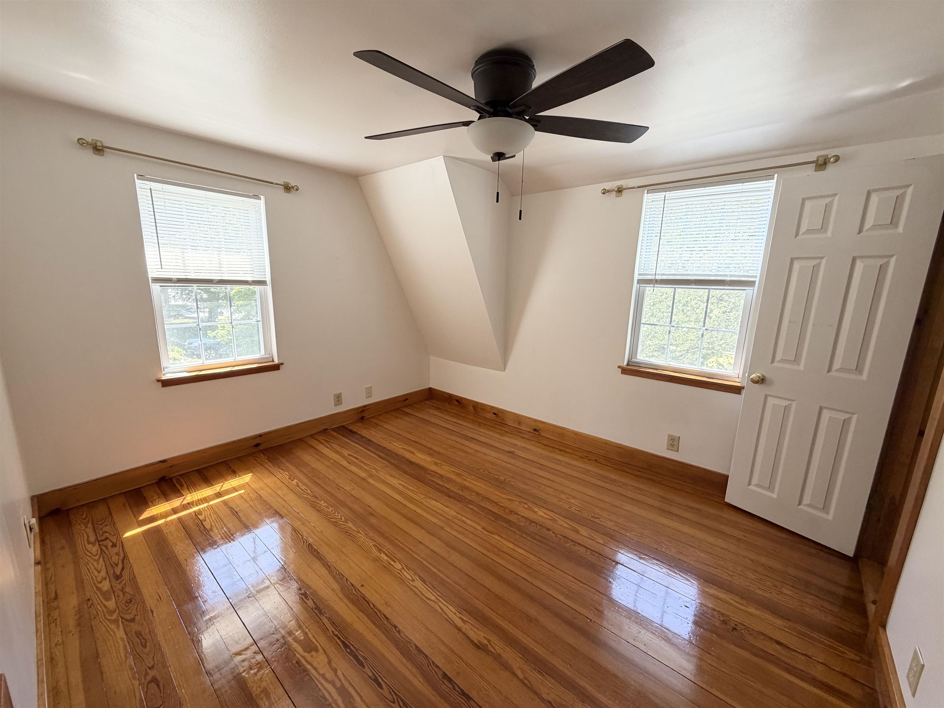648 Kearsarge Way Property Photo 9