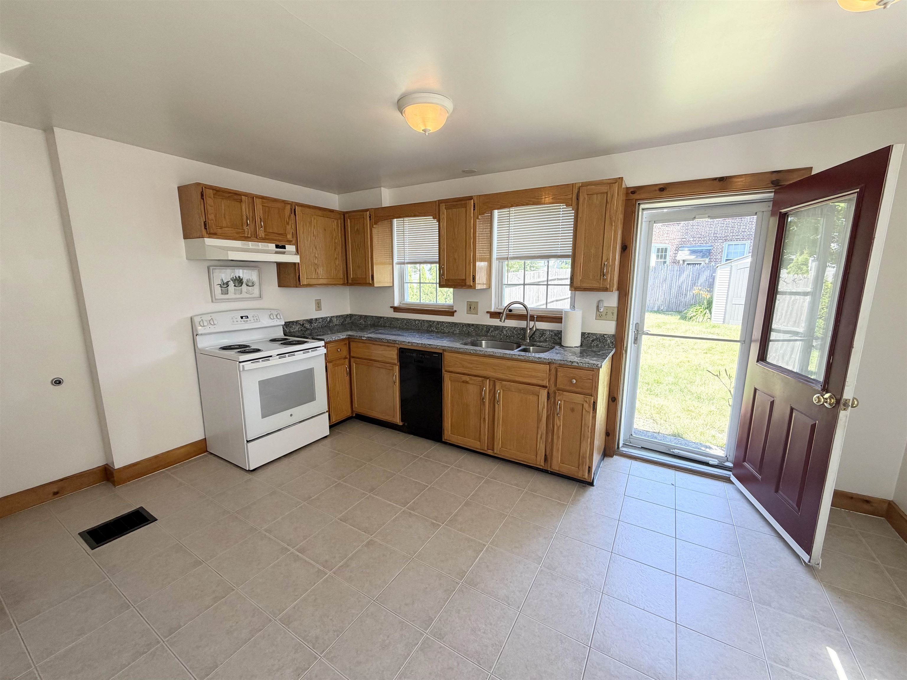 648 Kearsarge Way Property Photo 17