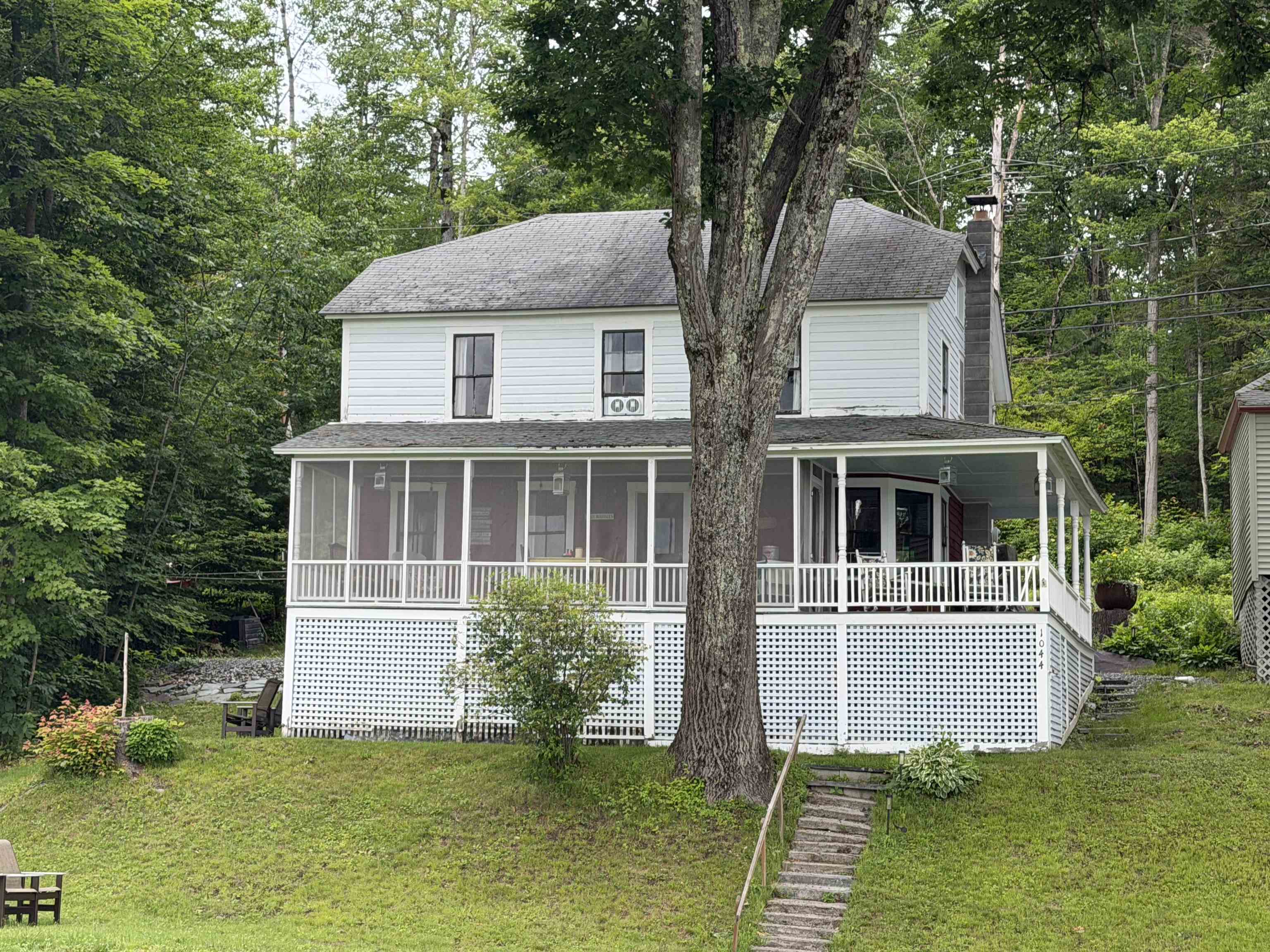 1044 Point Of Pines Road Property Photo 3