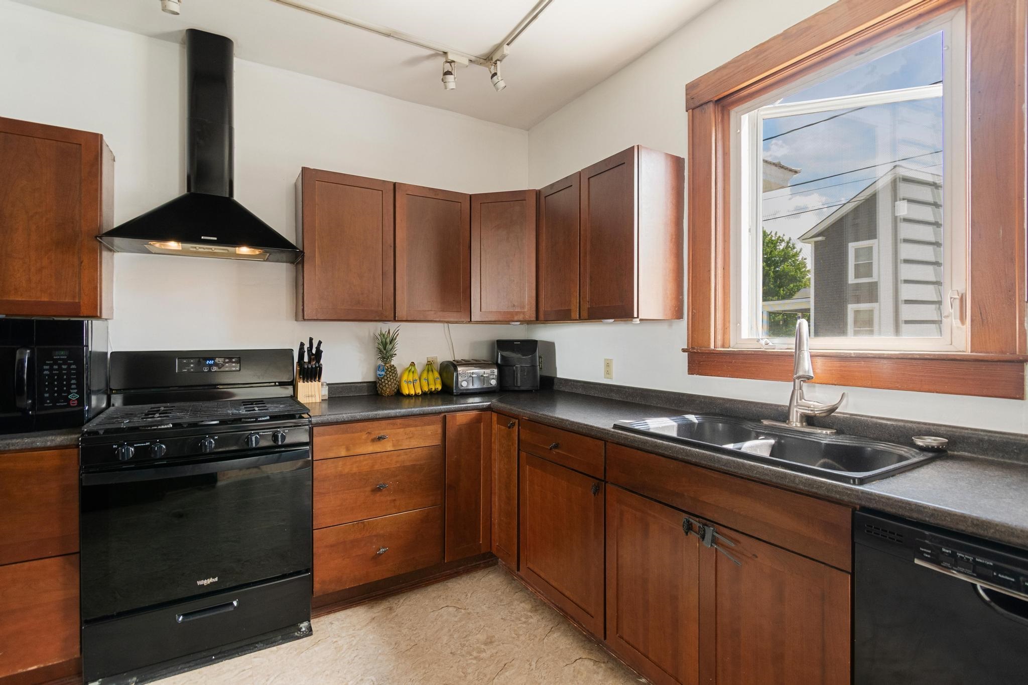 583 Main Street Property Photo 15