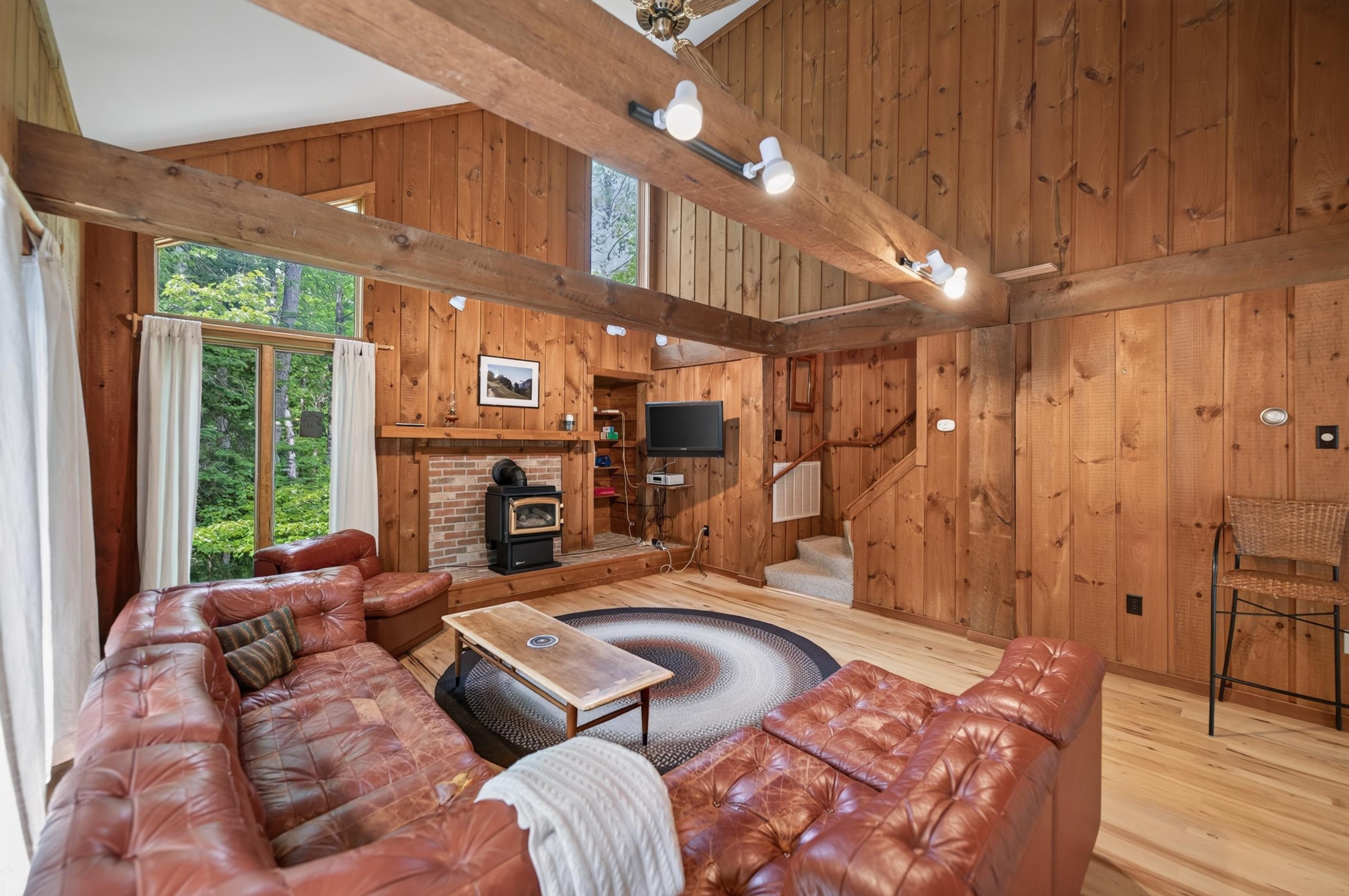 7 Tapping Tree Lane Property Photo 4